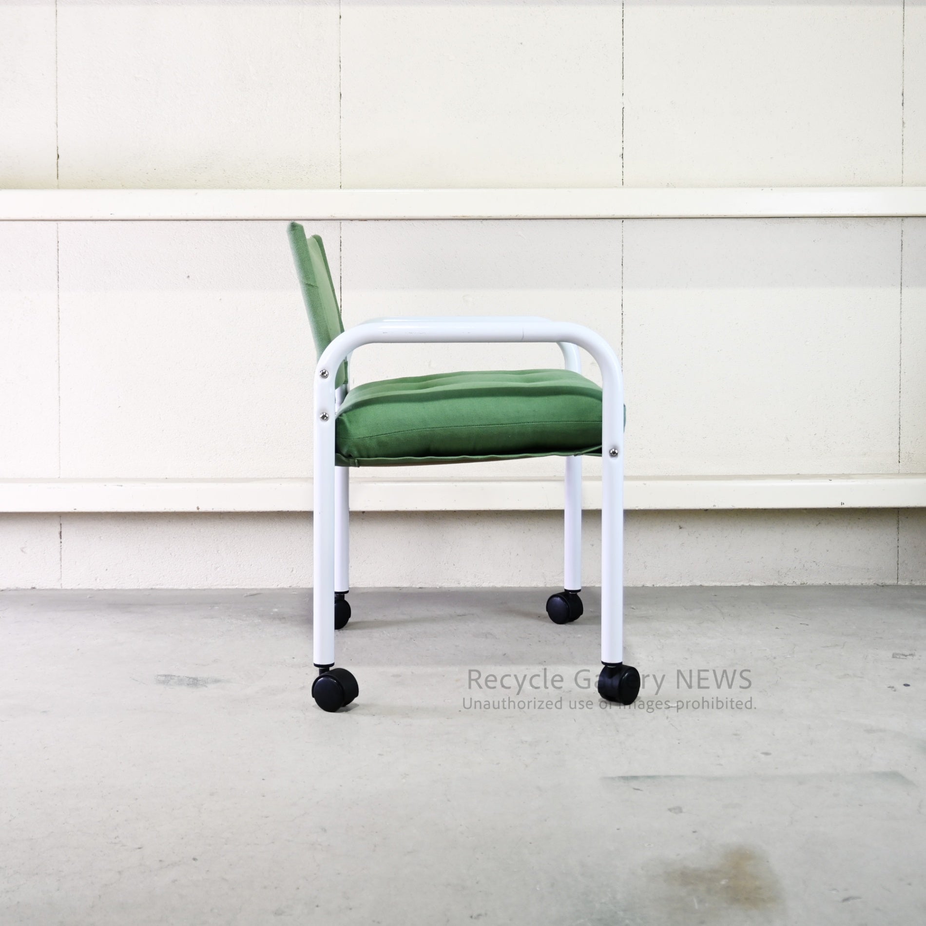 Innovator  Captain Chair Green Color Wood  Metal Sweden Scandinavian Modern Mid-Century / イノベーター キャプテン チェア 緑色 木 金属 スウェーデン 北欧モダン ミッドセンチュリー