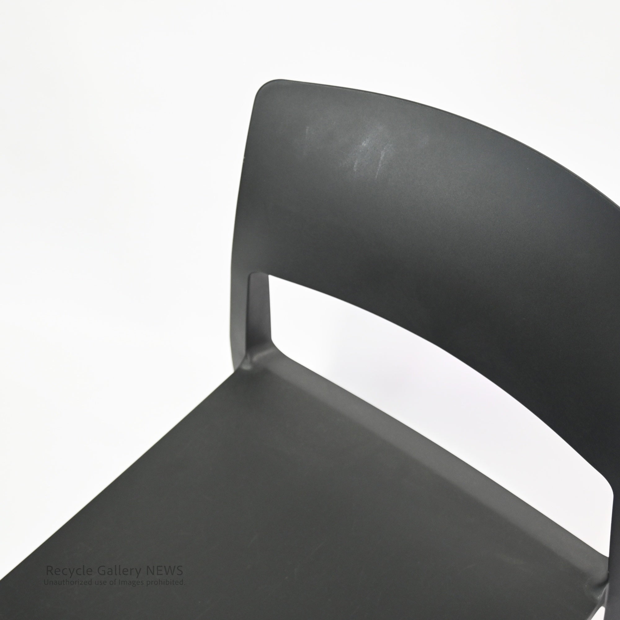vitra tiptonchair Swiss Product Design by Architects Edward Barber & Jay Osgerby / ヴィトラ ティップ トン チェアー  スイス プロダクトデザイン 建築家 　エドワード・バーバー ジェイ・オズガビー
