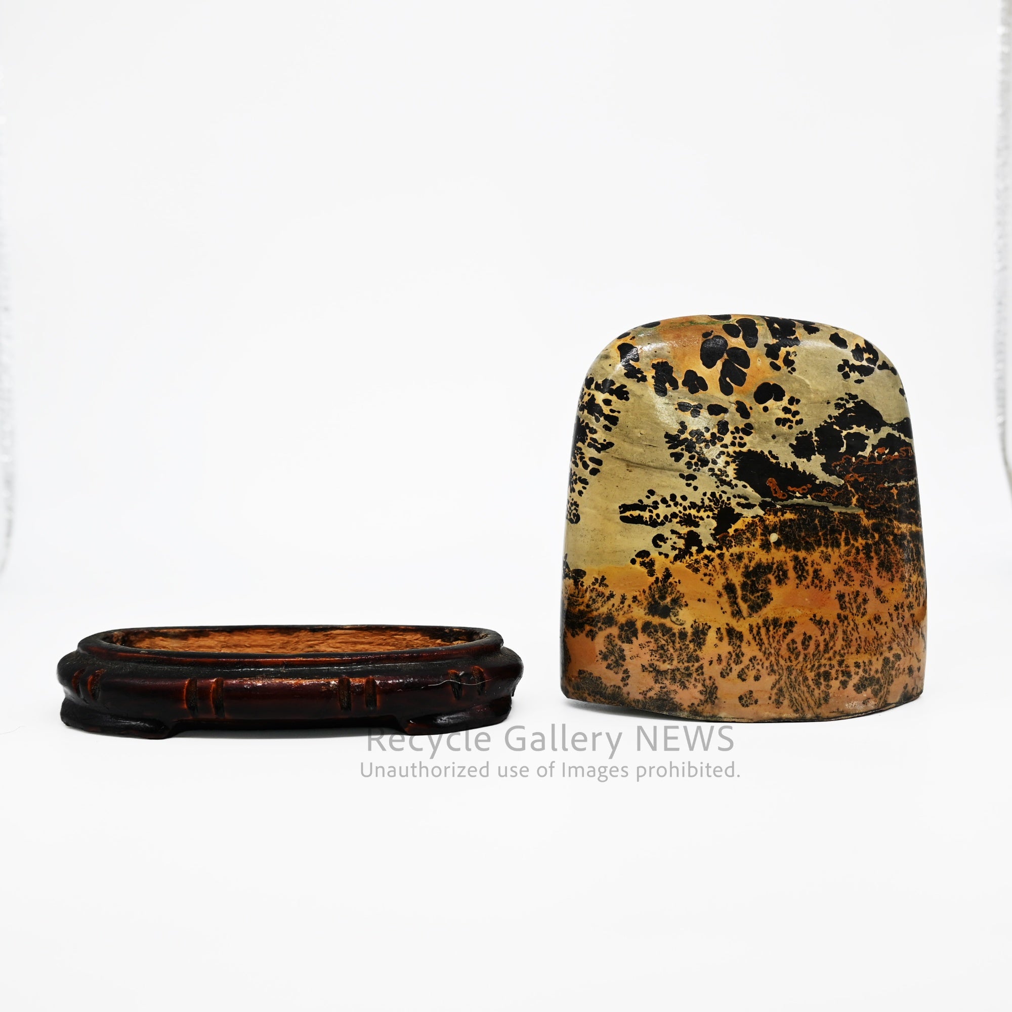 Picture Jasper Rough-textured Base Yellow Gemstone Decorative Object / 風景石 粗目台座付 黄色 天然石 置物