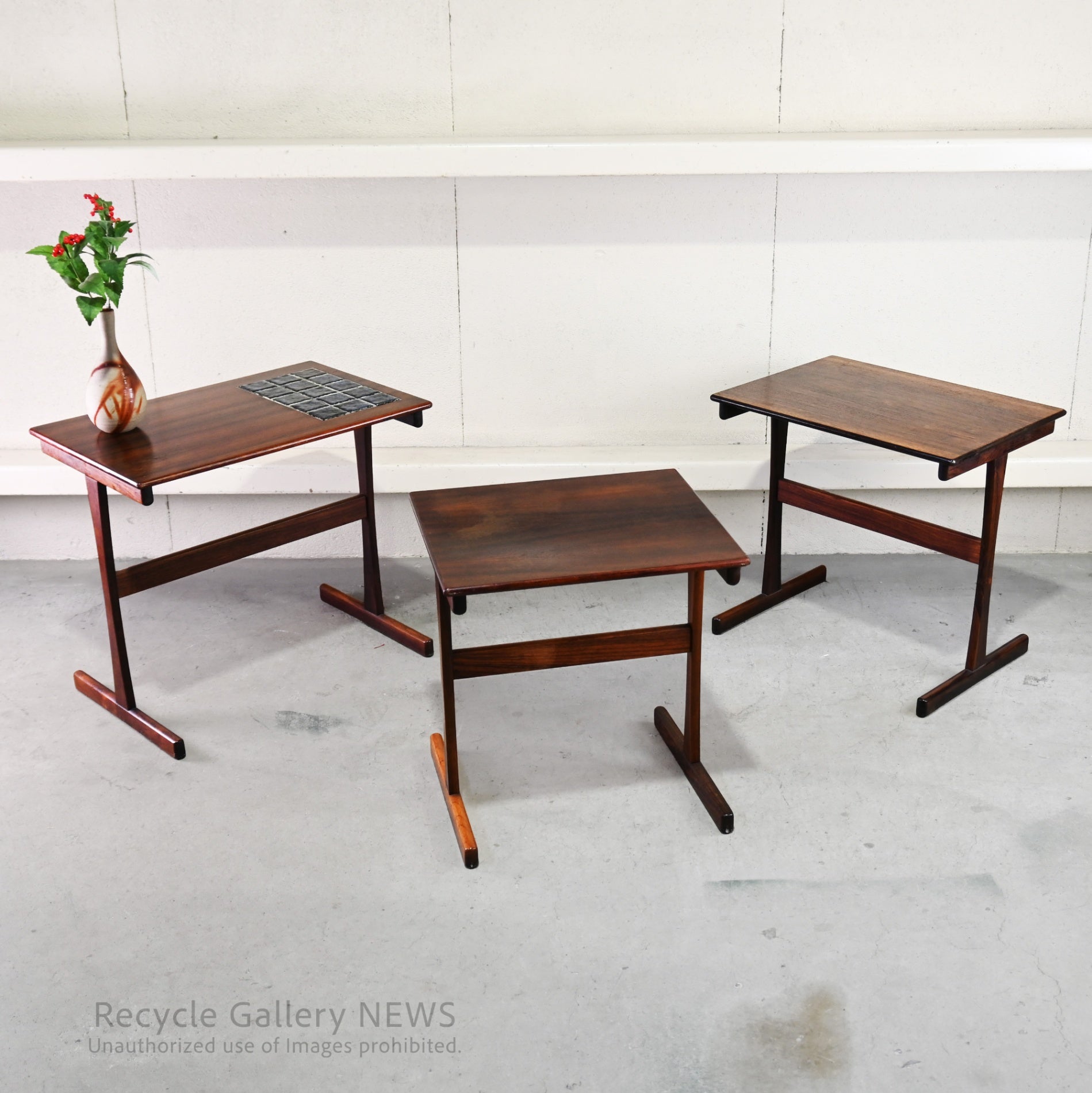 Danish Rosewood Tile Top Nesting Tables Scandinavian Modern  Mid-Century Modern / ローズウッド タイルトップ ネストテーブル デンマーク 北欧モダン  ミッドセンチュリー