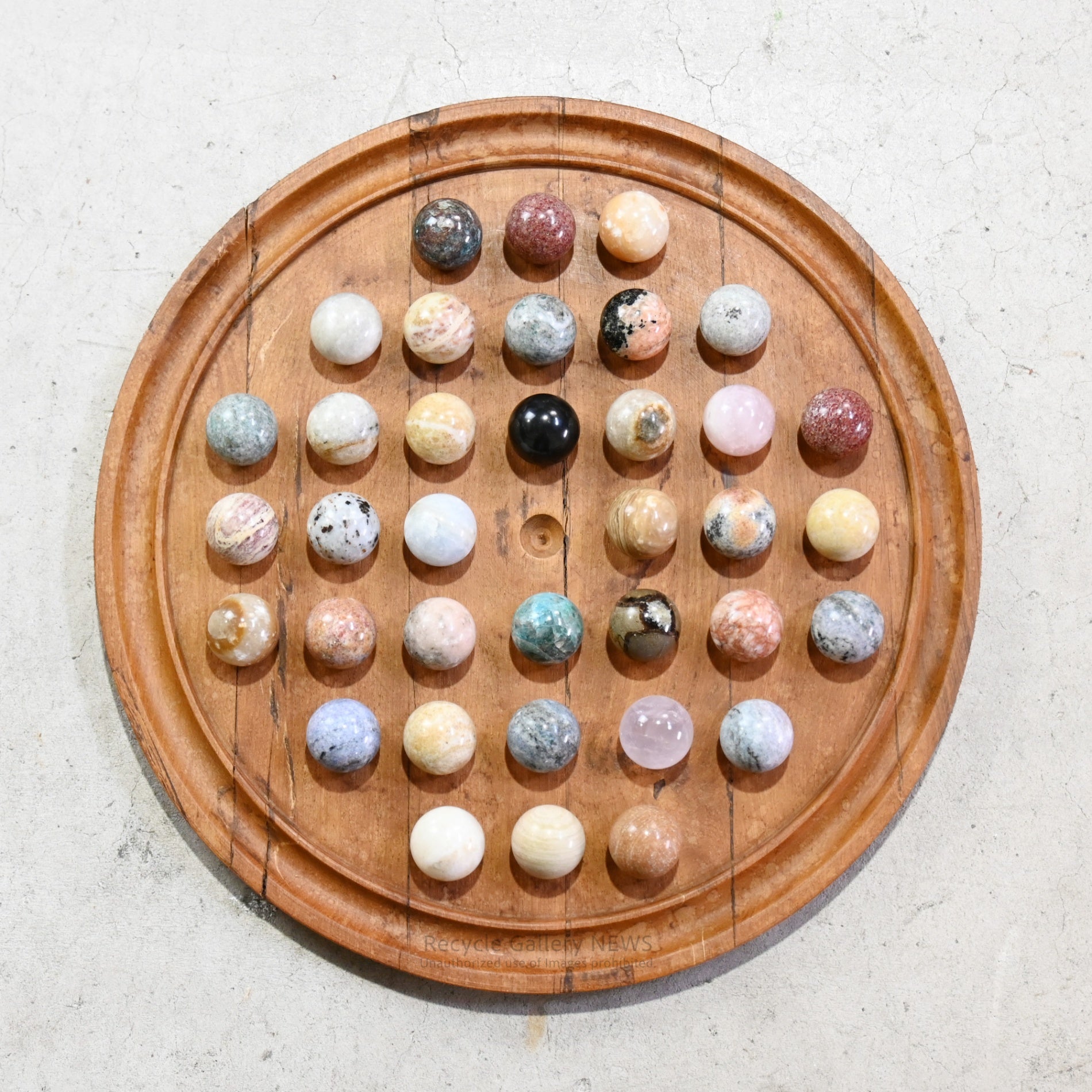 Peg solitaire with base three pieces are cracked Board games / ペグソリティア 台座付 駒３つ割れありテーブルゲーム ボードゲーム