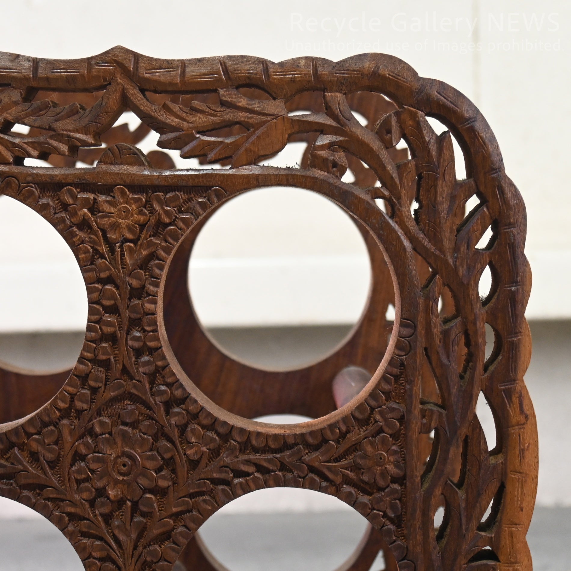 Indian Hand-Carved Wooden Wine Rack Dark Brown Oriental Boho / インド製 ハンドメイド 透かし彫り ワインラック 木製 ダークブラウン 収納ラック オリエンタル アジアンリゾート