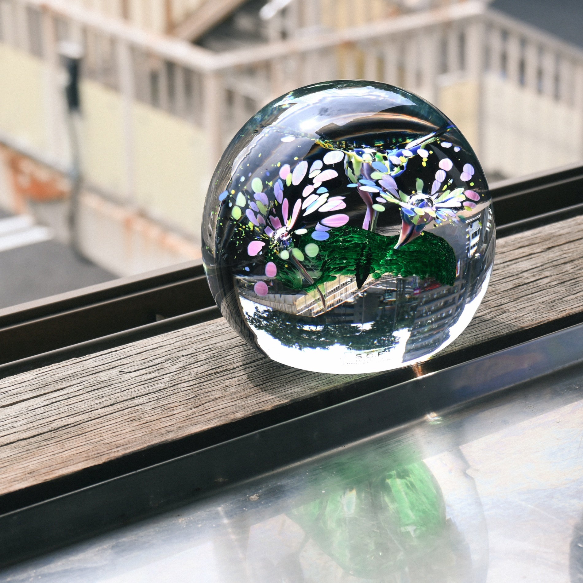 S.C.F Hand Crafted Glass Paperweight Signed on the base / スウェーデン交流センター ハンドクラフト 硝子 ペーパーウェイト サイン入り
