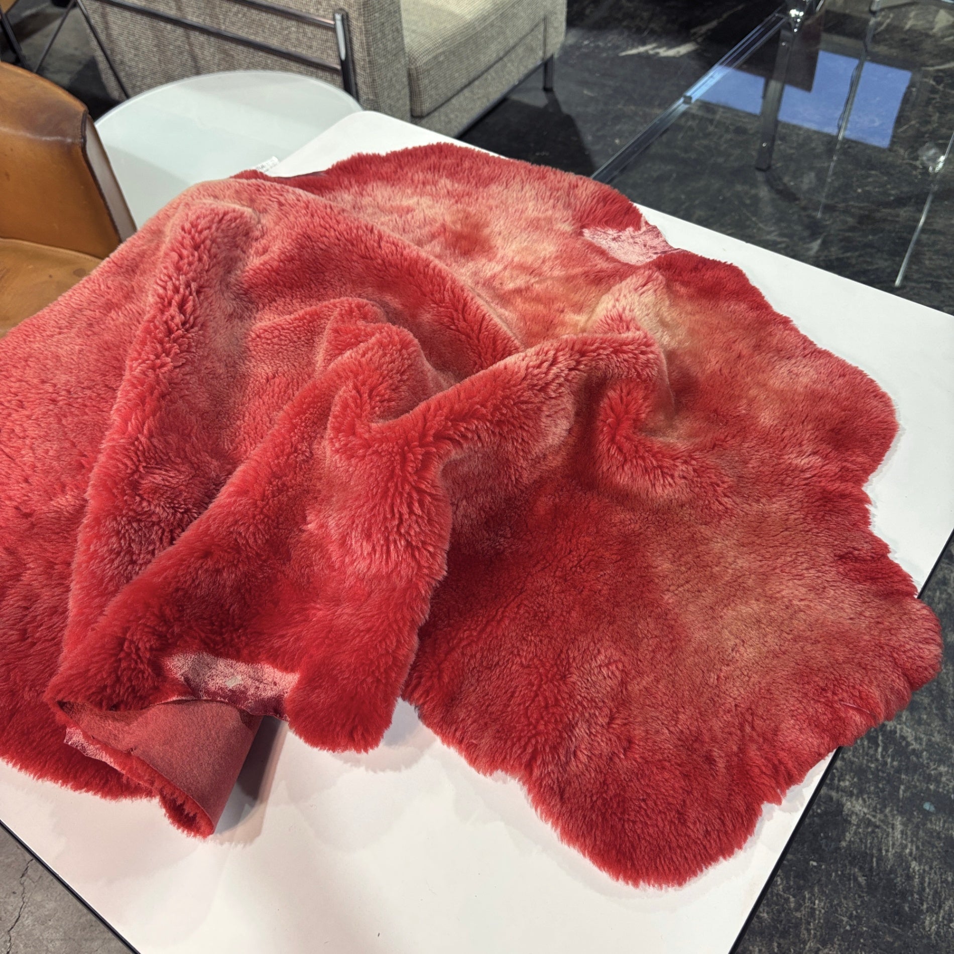 Red sheepskin rug / ムートンラグ 赤 羊 絨毯