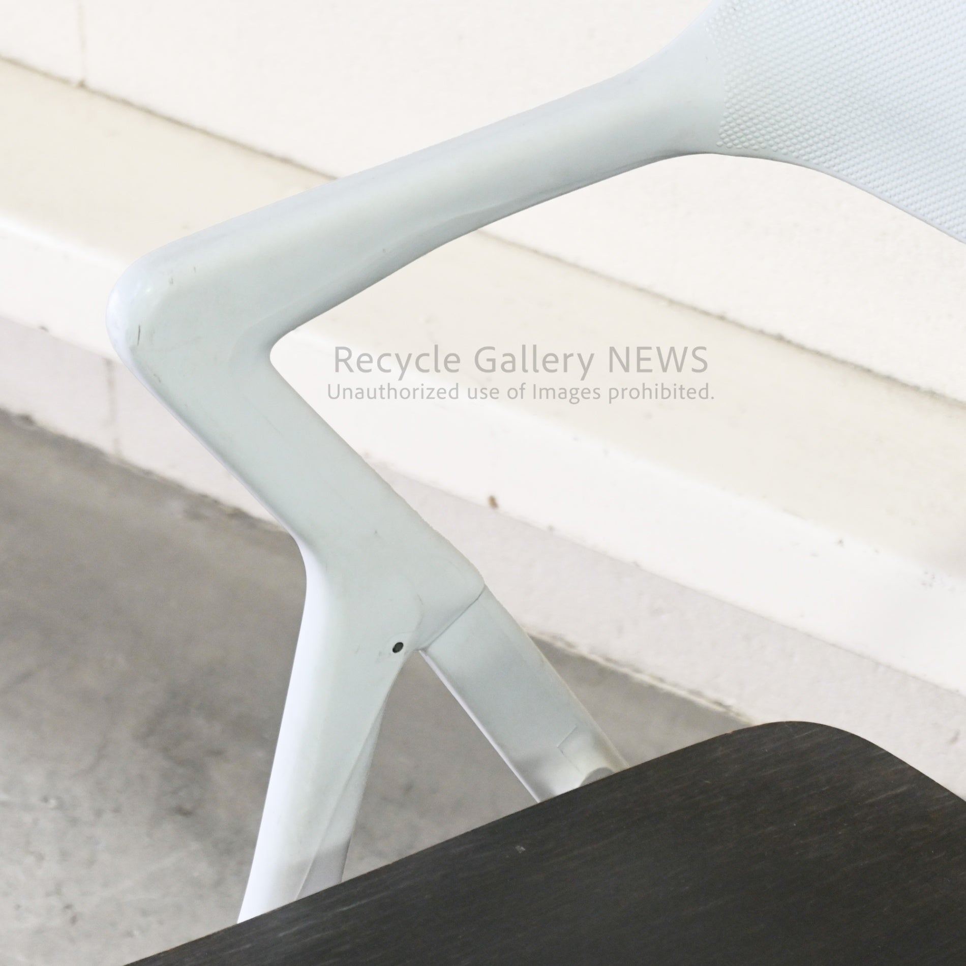 Discontinued Plywood Seat  kartell Dolly chair by Antonio Citterio Italy Milan /  カルテル  ドリー チェア イタリアミラノ アントニオ・チッテリオ プライウッド座面 廃盤品
