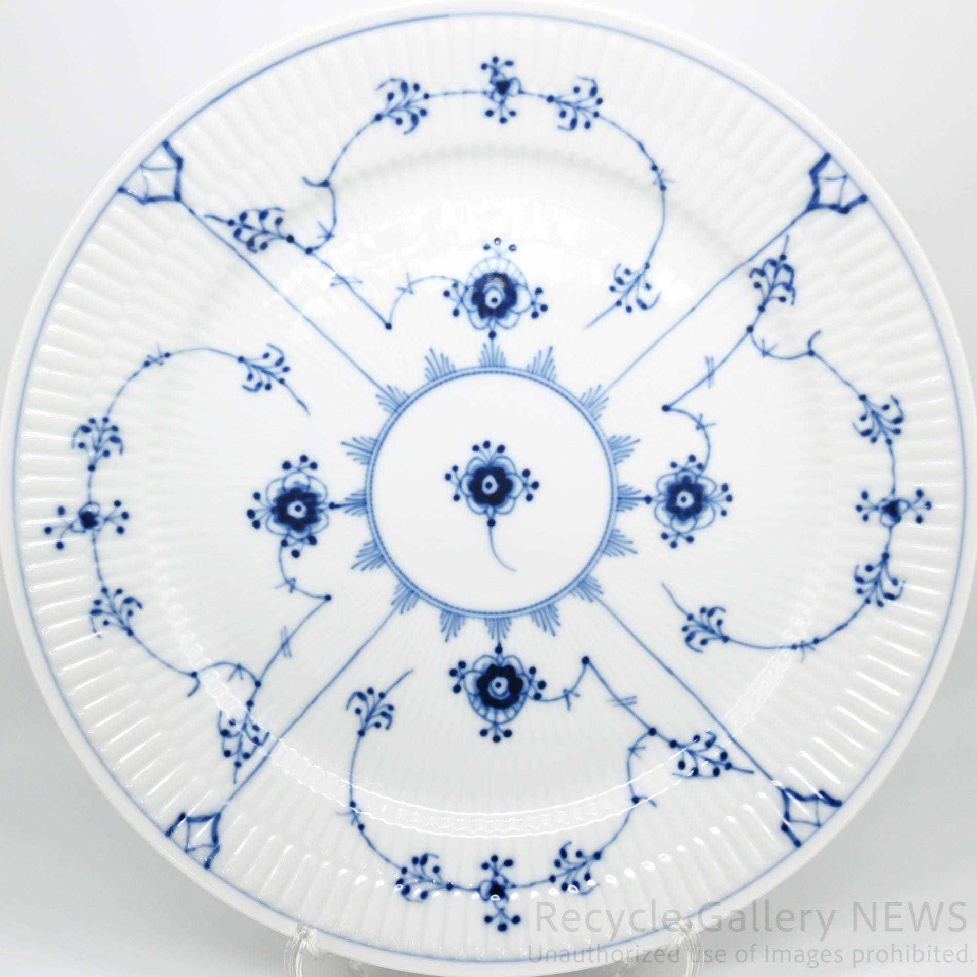 Royal Copenhagen Blue Fluted Plain 25cm Porcelain Plate White Cobalt Blue / ロイヤル・コペンハーゲン ブルーフルーテッド プレイン 25cm 磁器 皿 プレート 白 青 北欧食器