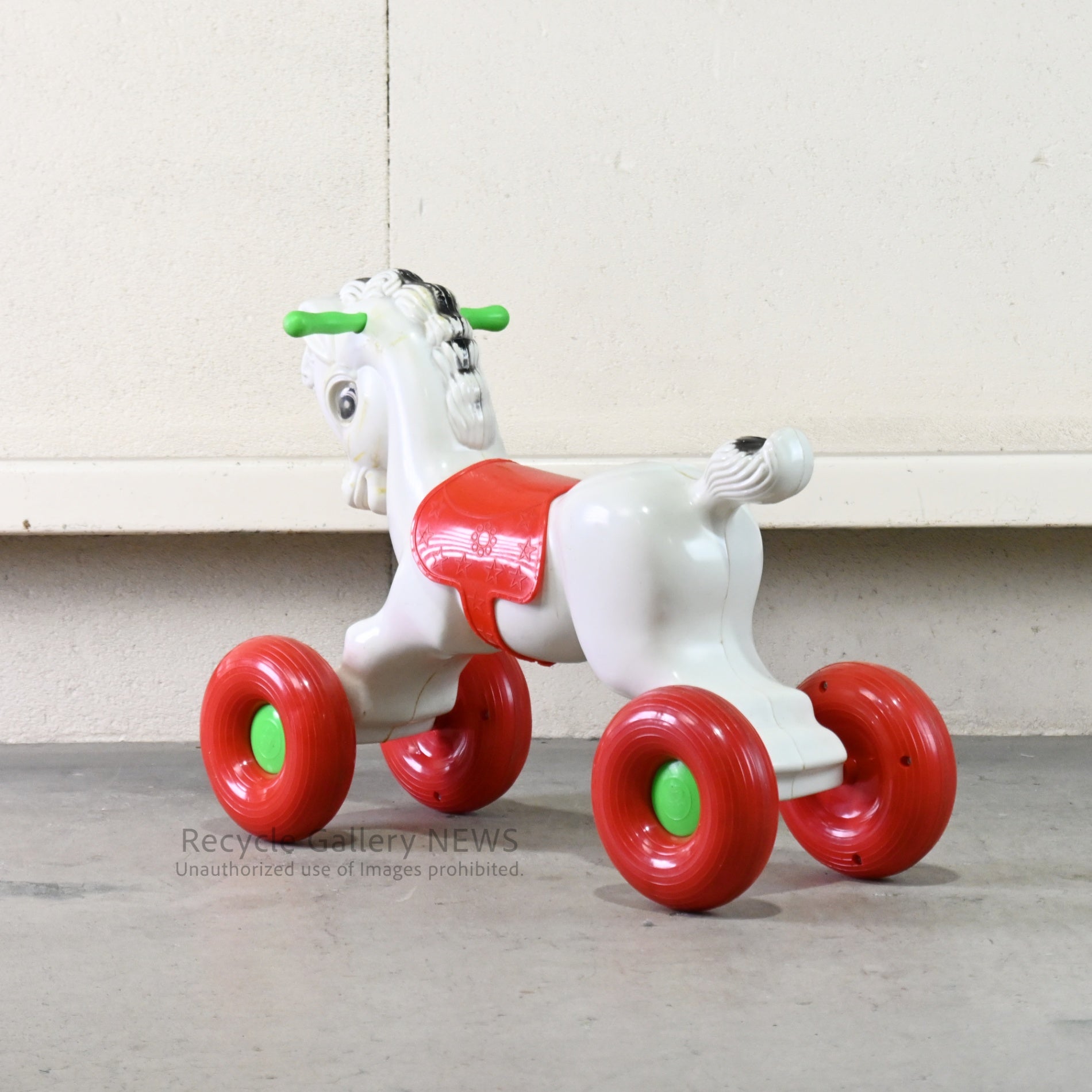 Rocking horse Pull-along Plastic resin Retro Vintage for display / 木馬 引きぐるま プラスチック樹脂製 レトロ ヴィンテージ 観賞用