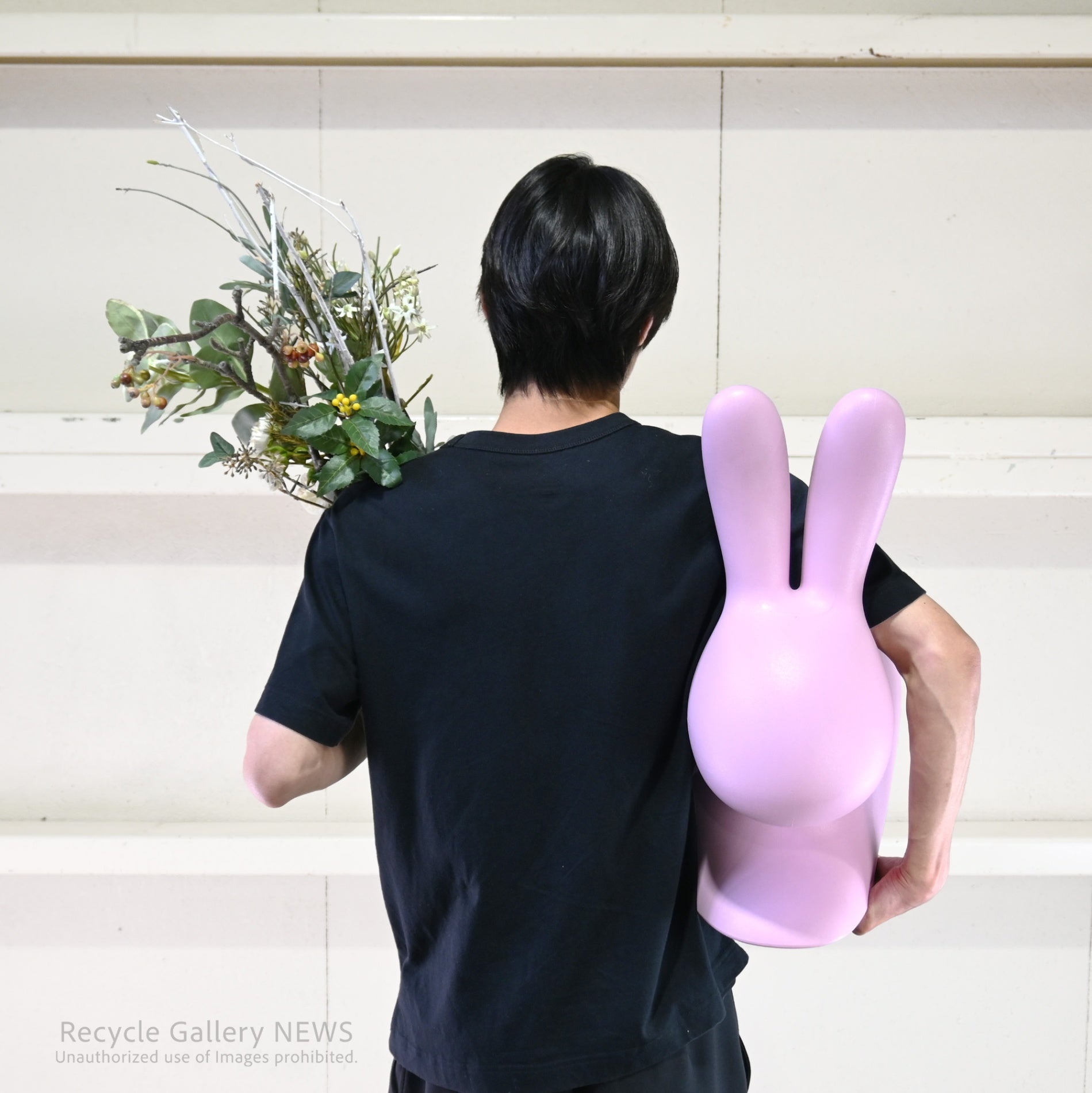 Qeeboo  Rabbit Chair Baby Pink Italian  Polyethylene Playful Storybook Design Indoor & Outdoor Use / クイーブー ラビットチェア  イタリア 物語 遊び心 ピンク ポリエチレン 内外兼用