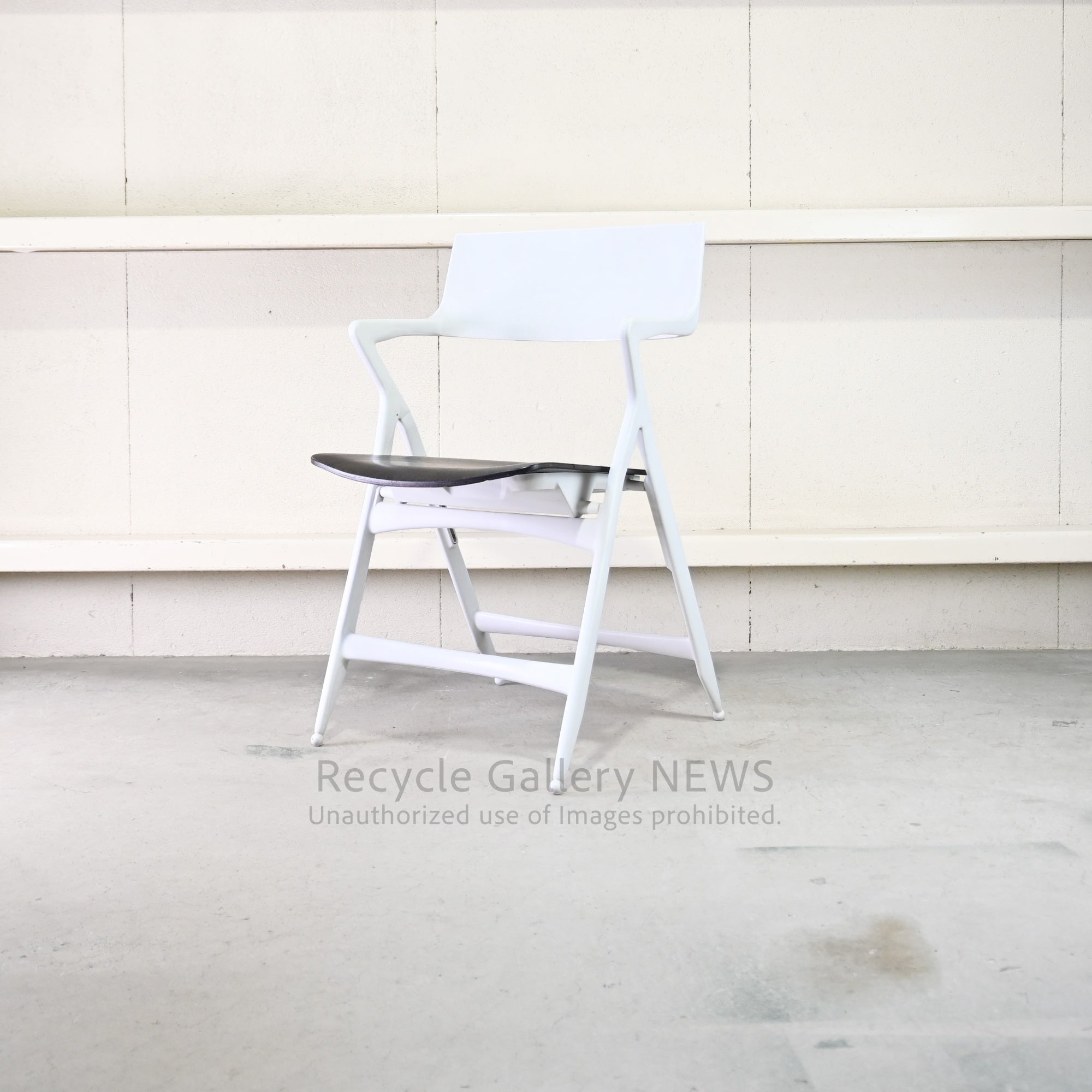 Discontinued Plywood Seat  kartell Dolly chair by Antonio Citterio Italy Milan /  カルテル  ドリー チェア イタリアミラノ アントニオ・チッテリオ プライウッド座面 廃盤品
