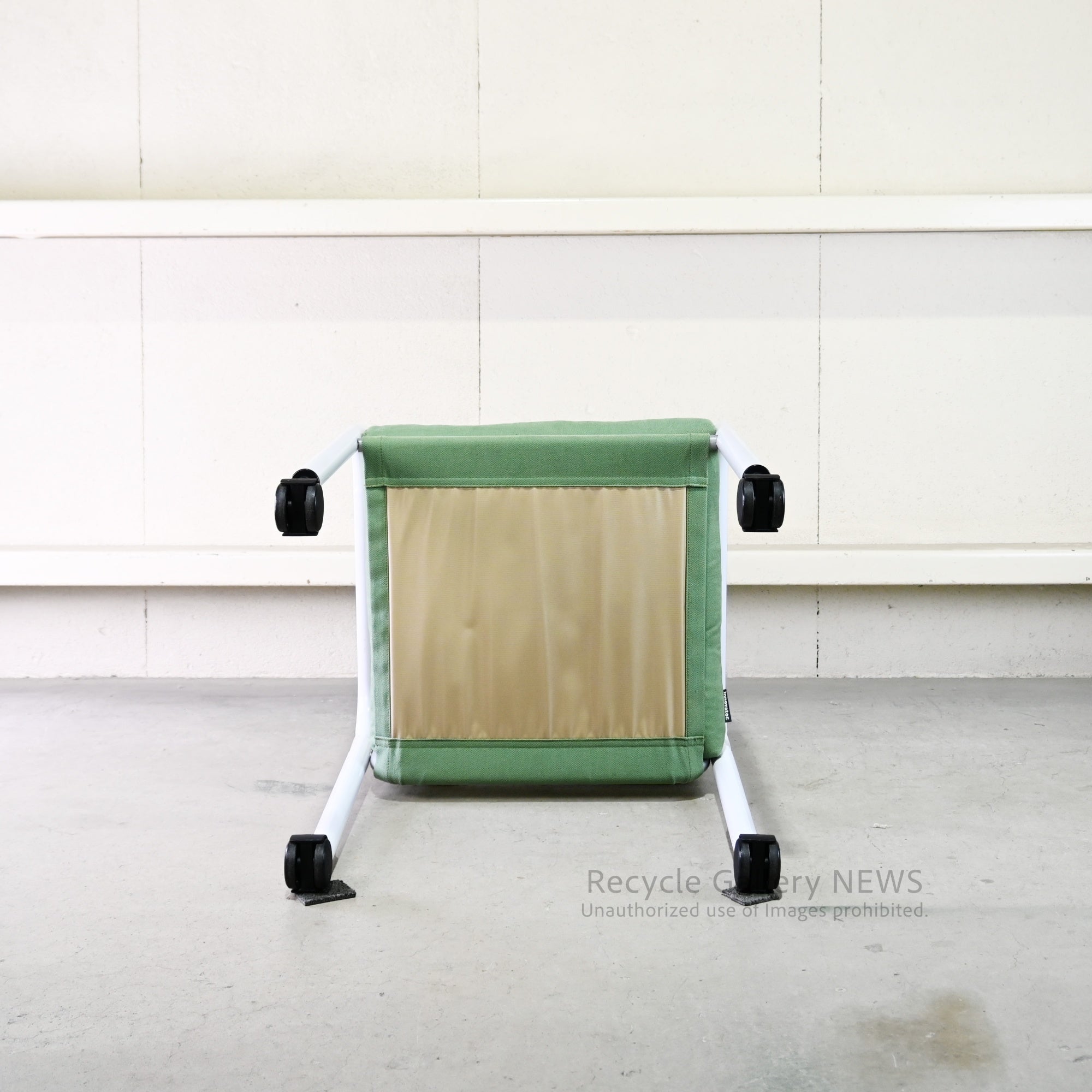 Innovator  Captain Chair Green Color Wood  Metal Sweden Scandinavian Modern Mid-Century / イノベーター キャプテン チェア 緑色 木 金属 スウェーデン 北欧モダン ミッドセンチュリー