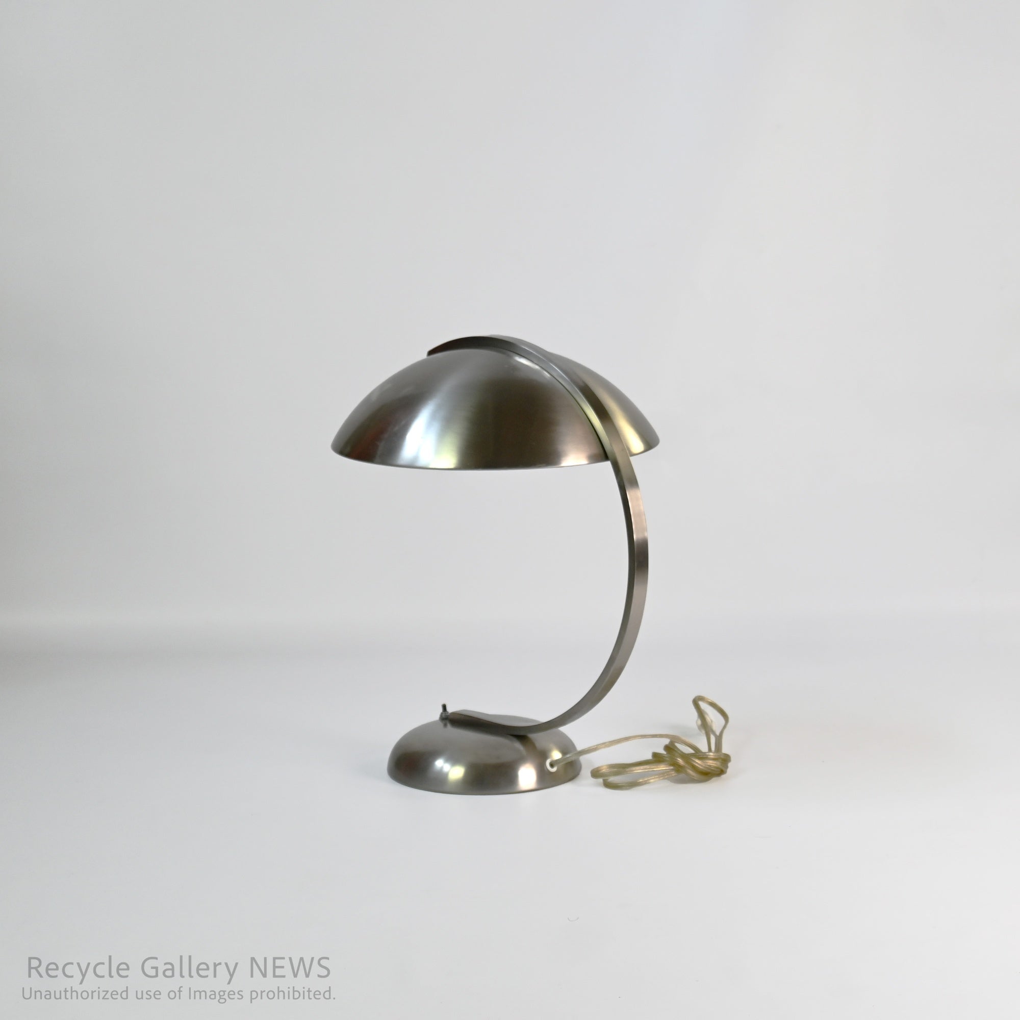 chrome desk lamp Rugged Industrial lamp Space Age Minimalist Design / クローム デスク ランプ スペースエイジ  無骨 インダストリアル ミニマル