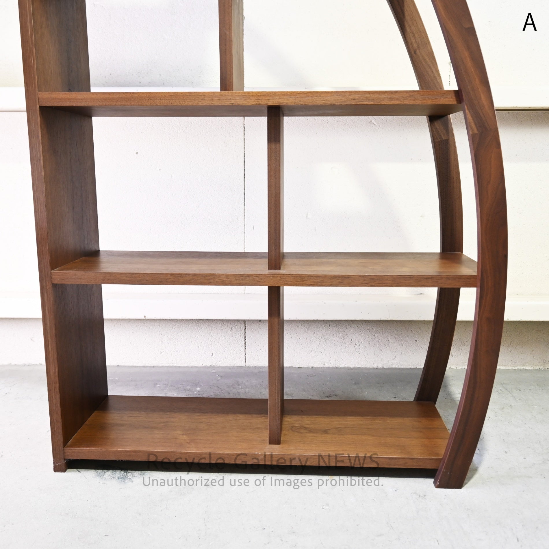 Maruyoshi Mingei Furniture DEEP Series Moon Shelf in Walnut Japanese Craftsmanship Moon Viewing  / マルヨシ民芸家具 ディープシリーズ ムーンシェルフ ウォールナット 職人技 お月見 和家具