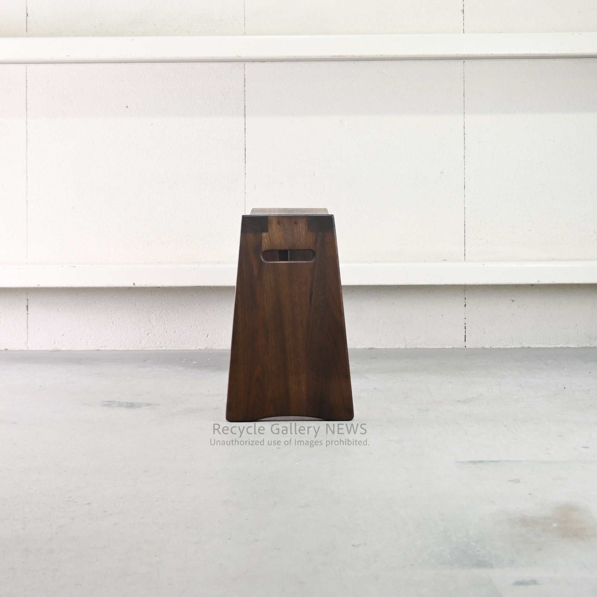 Kuwaya "Ridgeline 48" Solid Wood Multi Stool & Arm Table Japan / クワヤ リッジライン 48 マルチスツール 日本 ウォールナット ベランダ アームテーブル