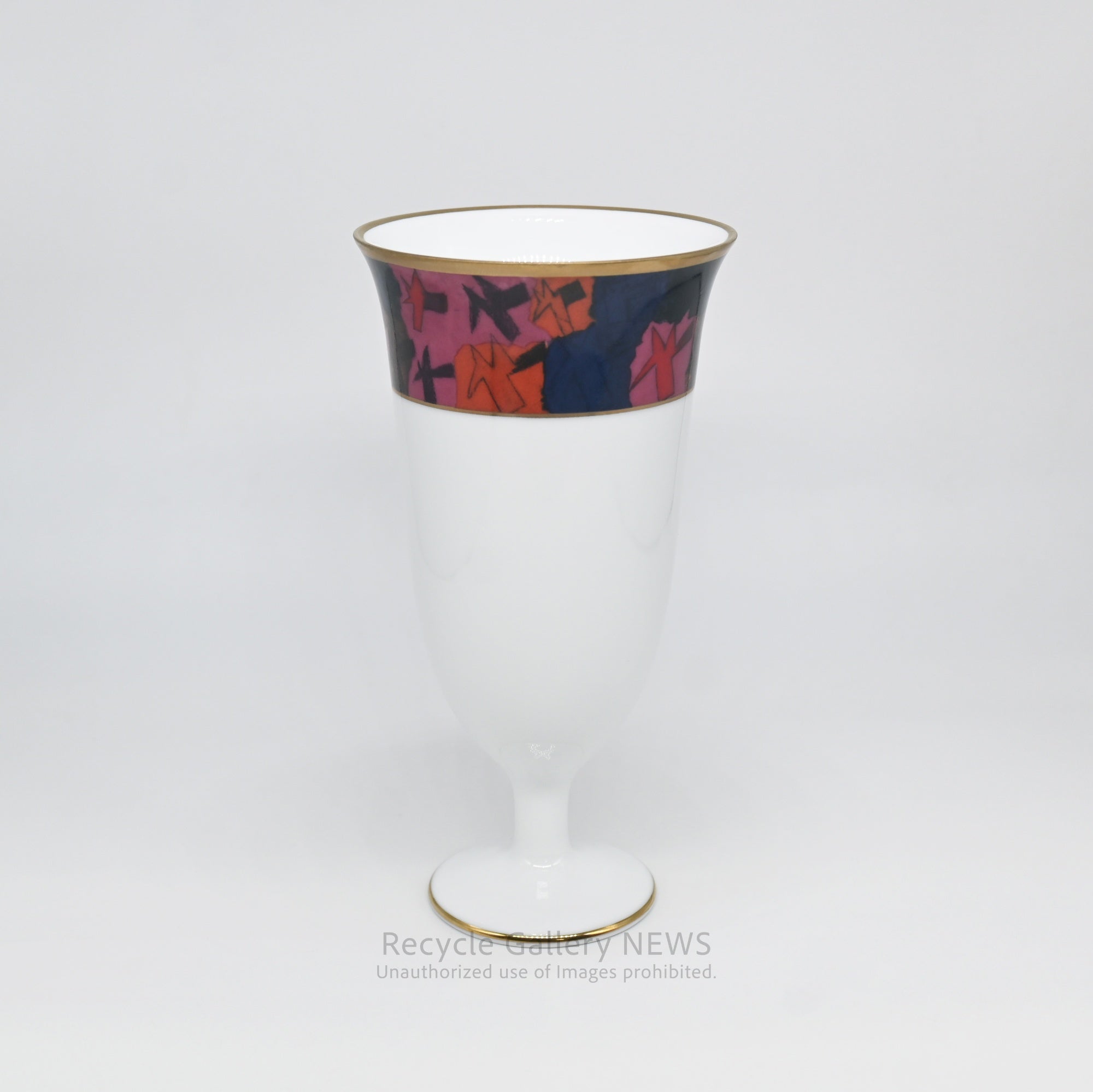Okura Art China Porcelain Wine Goblet Painterly Design Japanese Modern Gold Gilding White / 大倉陶園 陶磁器ワイングラス ゴブレット 絵画デザイン 和モダン 金彩 白