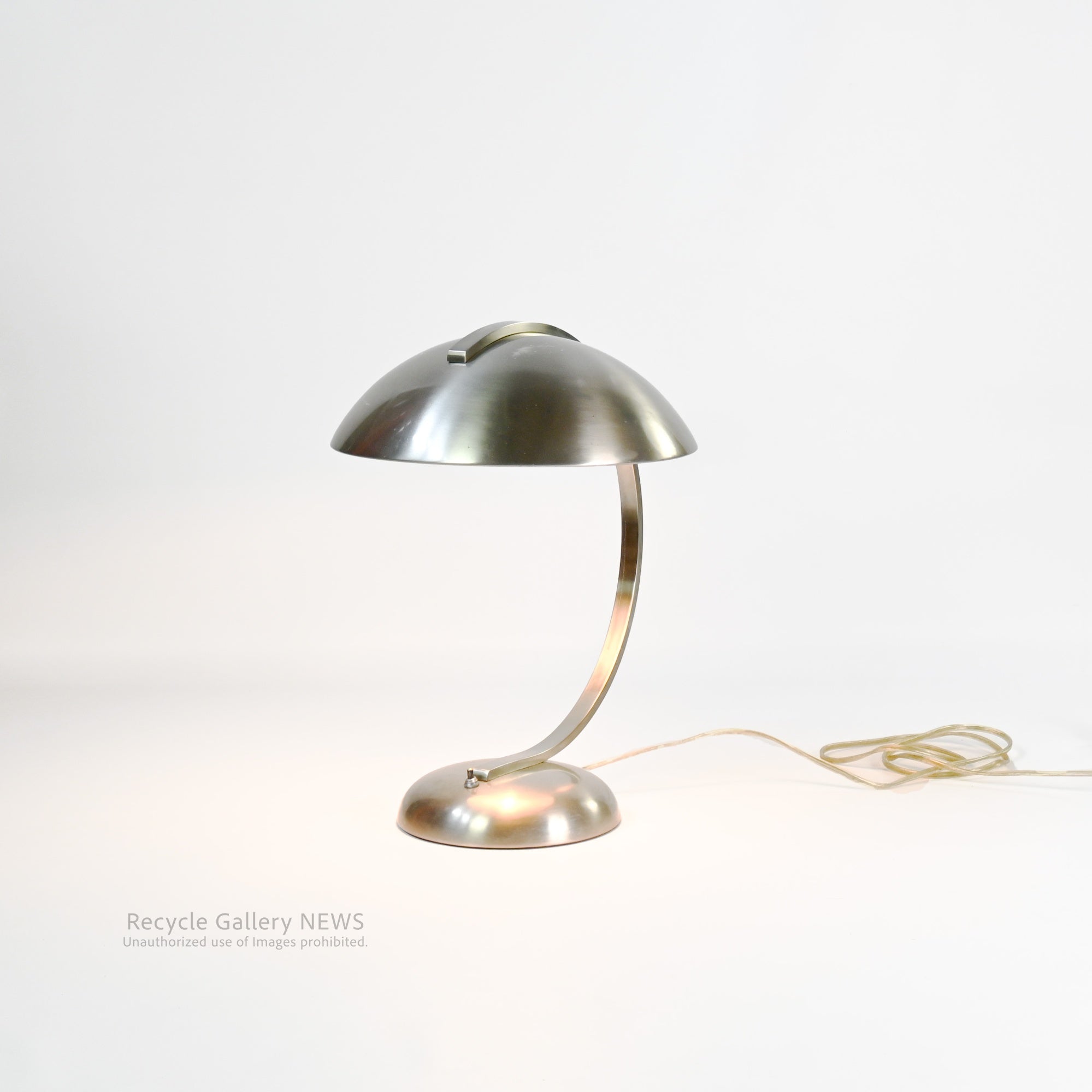 chrome desk lamp Rugged Industrial lamp Space Age Minimalist Design / クローム デスク ランプ スペースエイジ  無骨 インダストリアル ミニマル