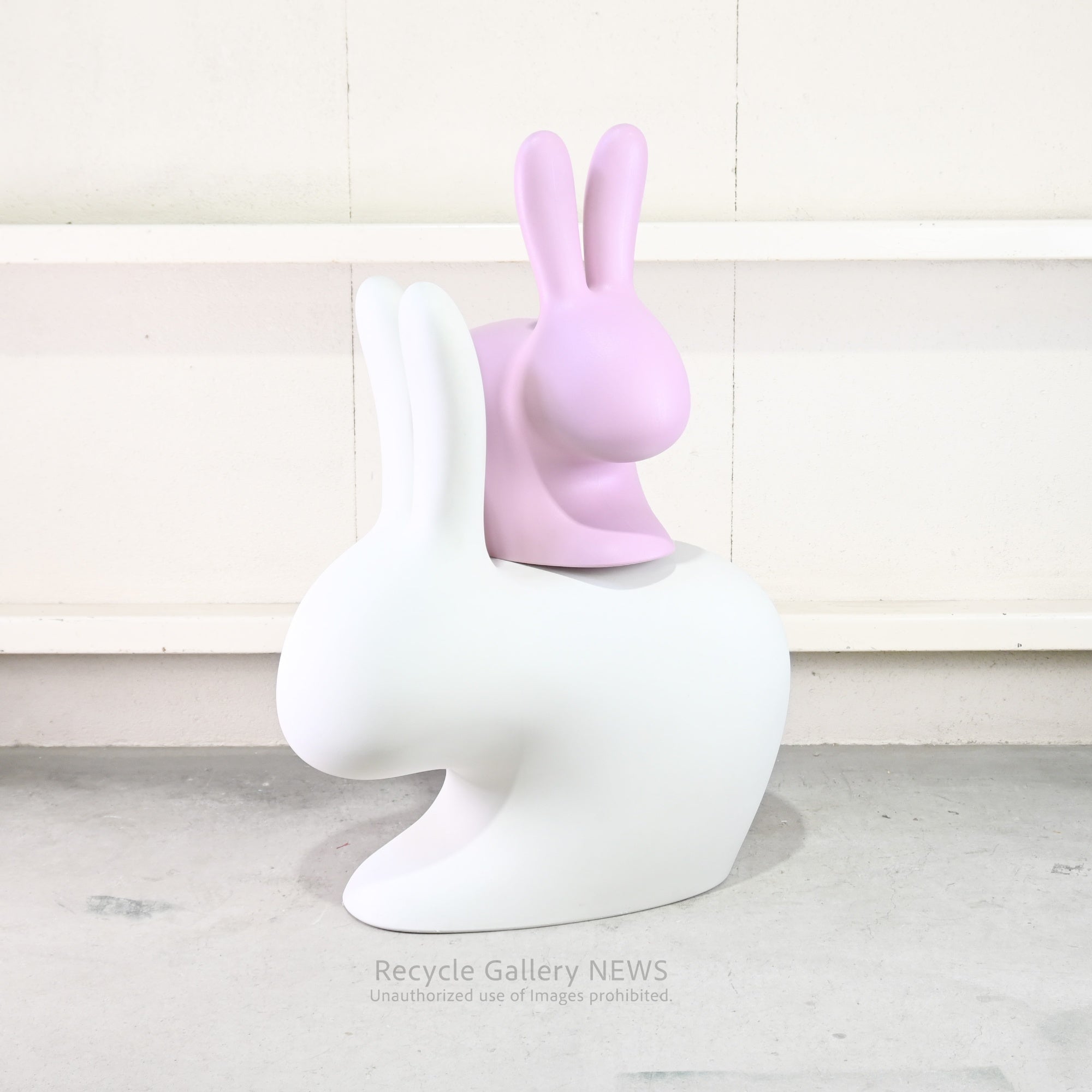 Qeeboo White Rabbit Chair White Italian  Polyethylene Playful Storybook Design Indoor & Outdoor Use / クイーブー ラビットチェア  イタリア 物語 遊び心 ホワイト ポリエチレン 内外兼用