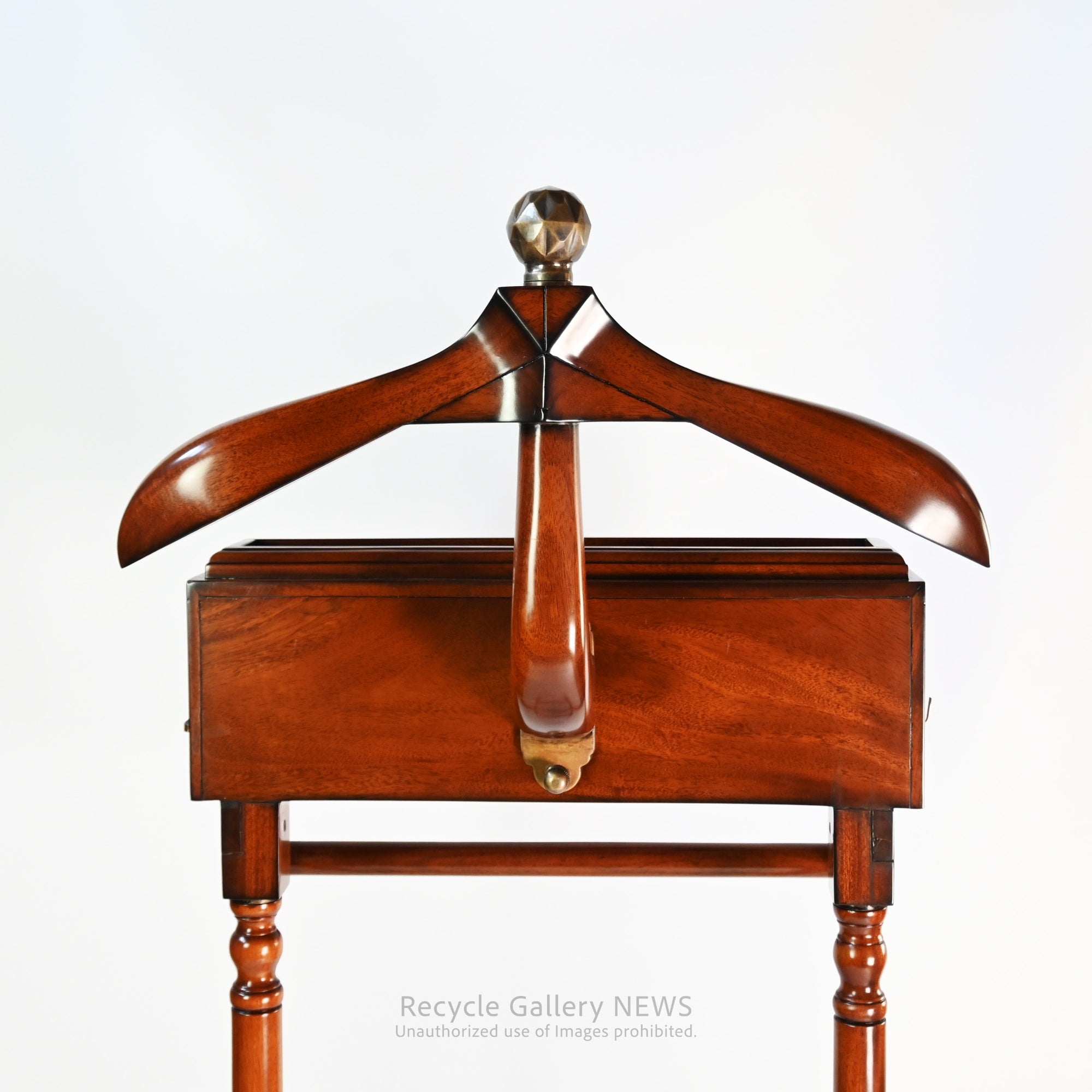 Unused Yokohama Furniture Gentleman's Valet Stand Classic Elegance / 横浜家具 バレット コートハンガー　未使用品　冊子付 クラシック ジェントルマン 様式美