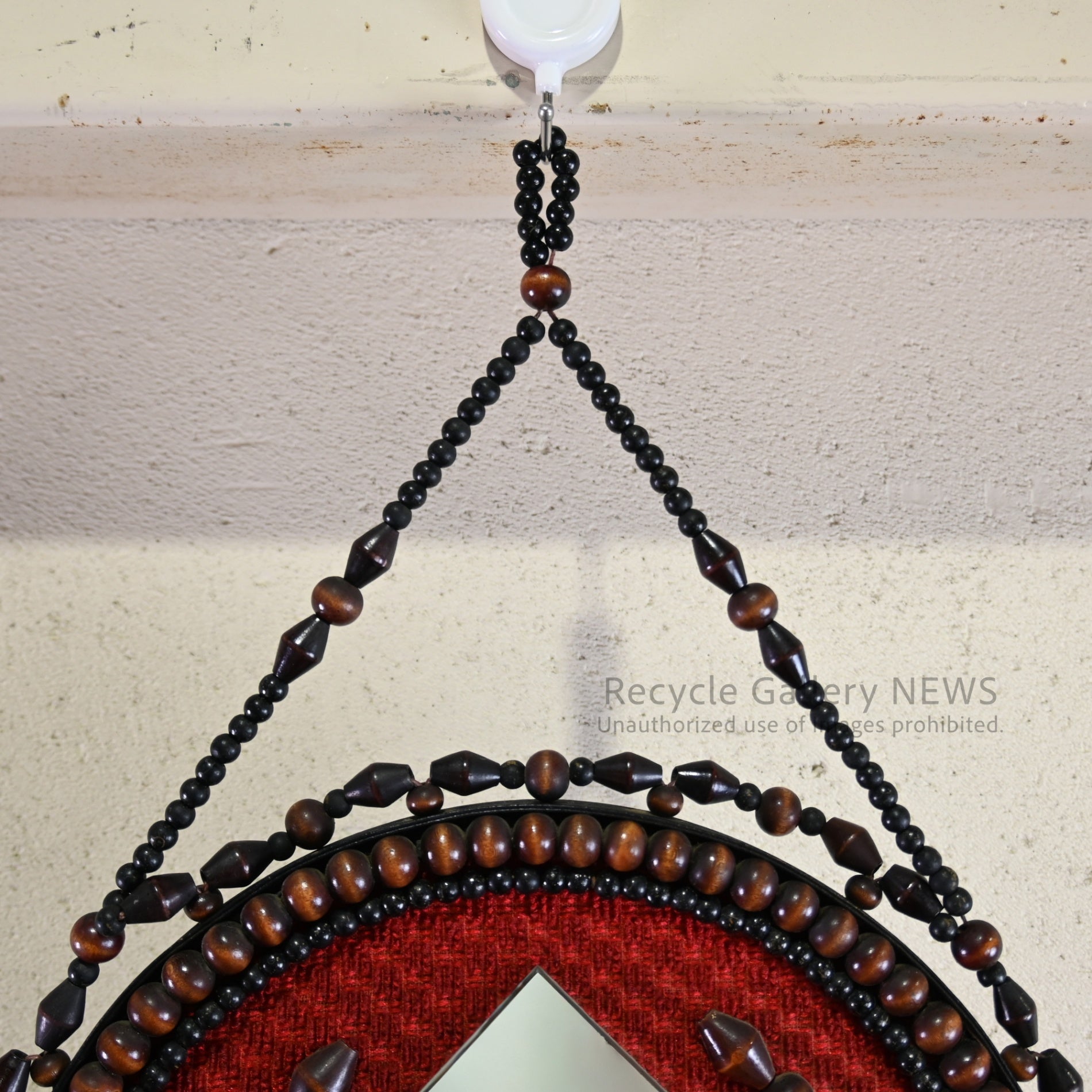 Vintage Wooden Beads Wall Mirror Showa Retro Ethnic Red Black Brown / ヴィンテージ 壁掛け ウッドビーズミラー 八幡山ボウル 昭和レトロ エスニック 赤 黒 茶