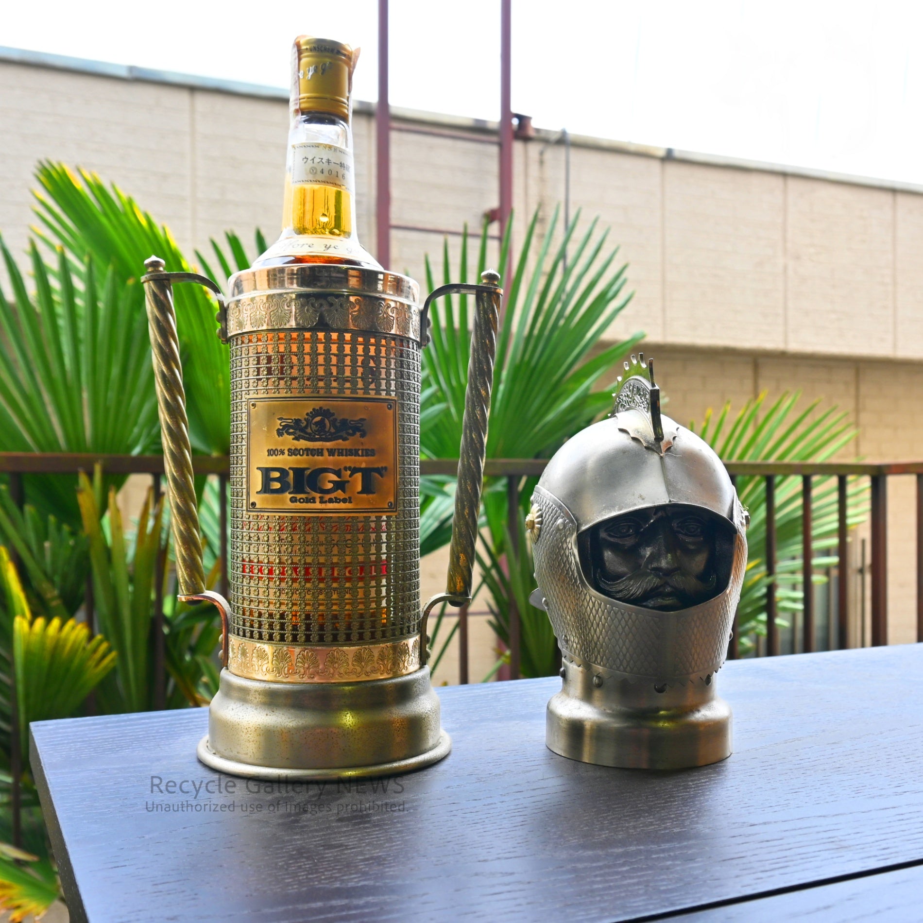 Musical Whiskey Bottle Case　Western Spirits Ornament Armor Takara Shuzo BIC'T /オルゴール付きウィスキー ボトルケース 洋酒 装飾品 甲冑 宝酒造 BIC'T