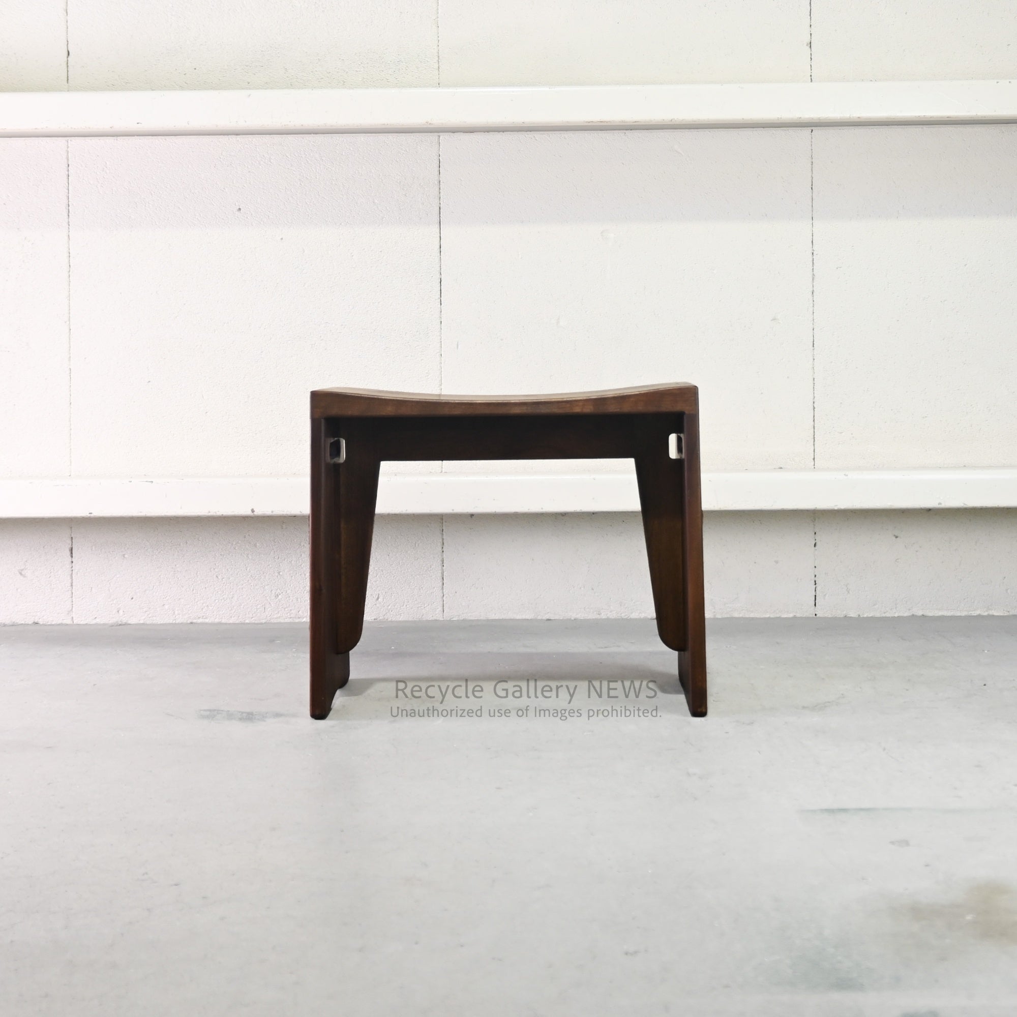 Kuwaya "Ridgeline 48" Solid Wood Multi Stool & Arm Table Japan / クワヤ リッジライン 48 マルチスツール 日本 ウォールナット ベランダ アームテーブル