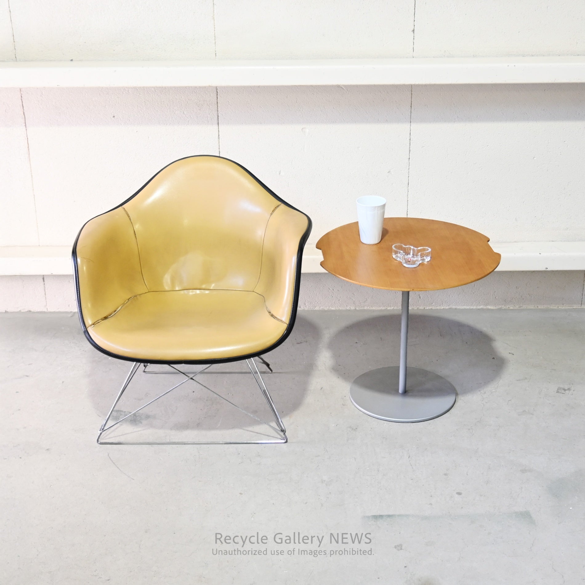 Vintage Herman Miller Eames 1st Generation Arm Shell Chair American Mid Century With Damage / ハーマンミラー イームズ アームシェルチェア 1ｓｔ ﾀﾞﾒｰｼﾞ イームズ夫妻 ミットセンチュリー アメリカ