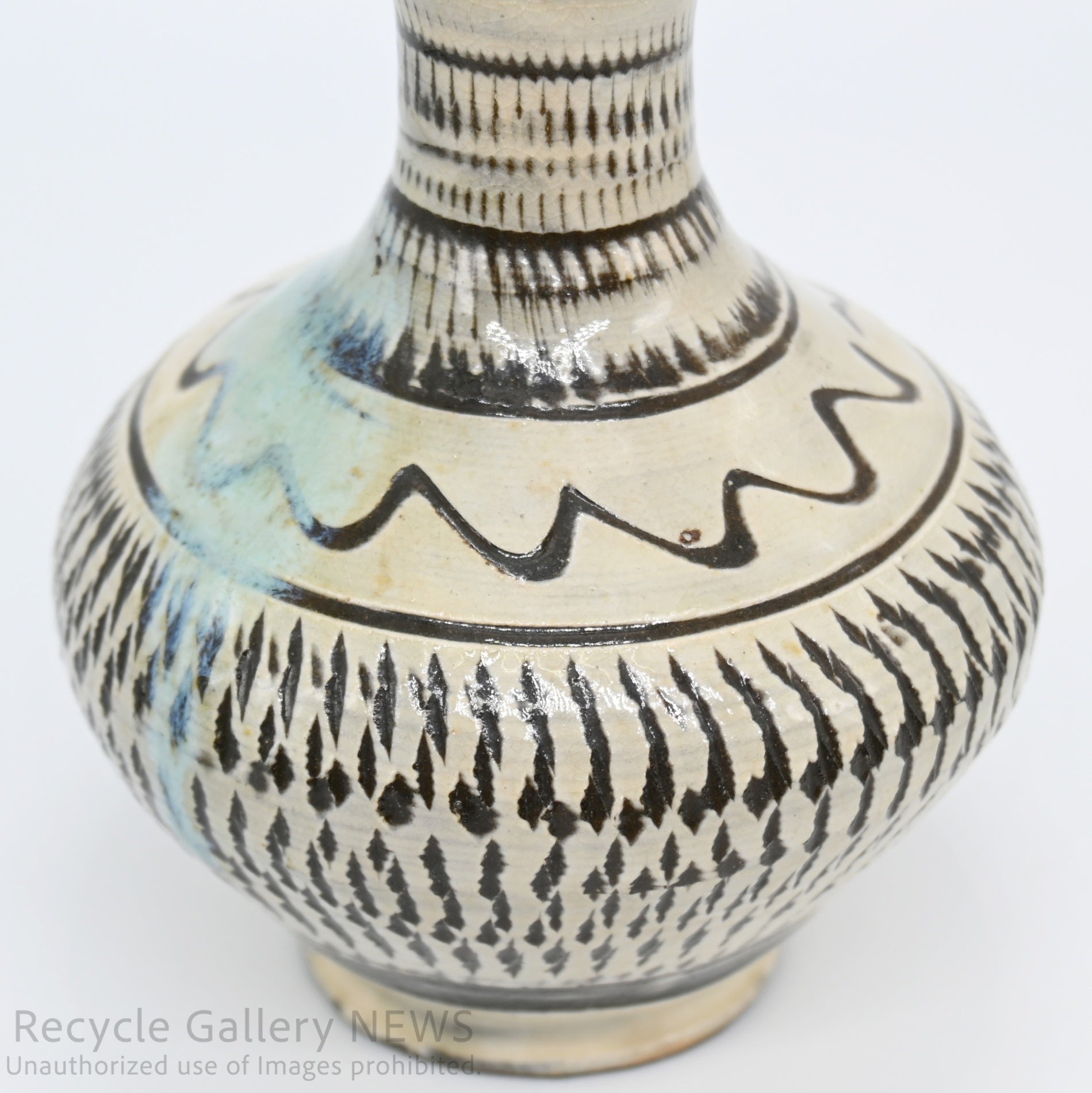 Onta Ware Tobikanna Bud Vase Ivory Brown Modern Japanese Folk Craft / 大分 小鹿田焼 飛び鉋 一輪挿 花瓶 アイボリー ブラウン 伝統工芸 和モダン