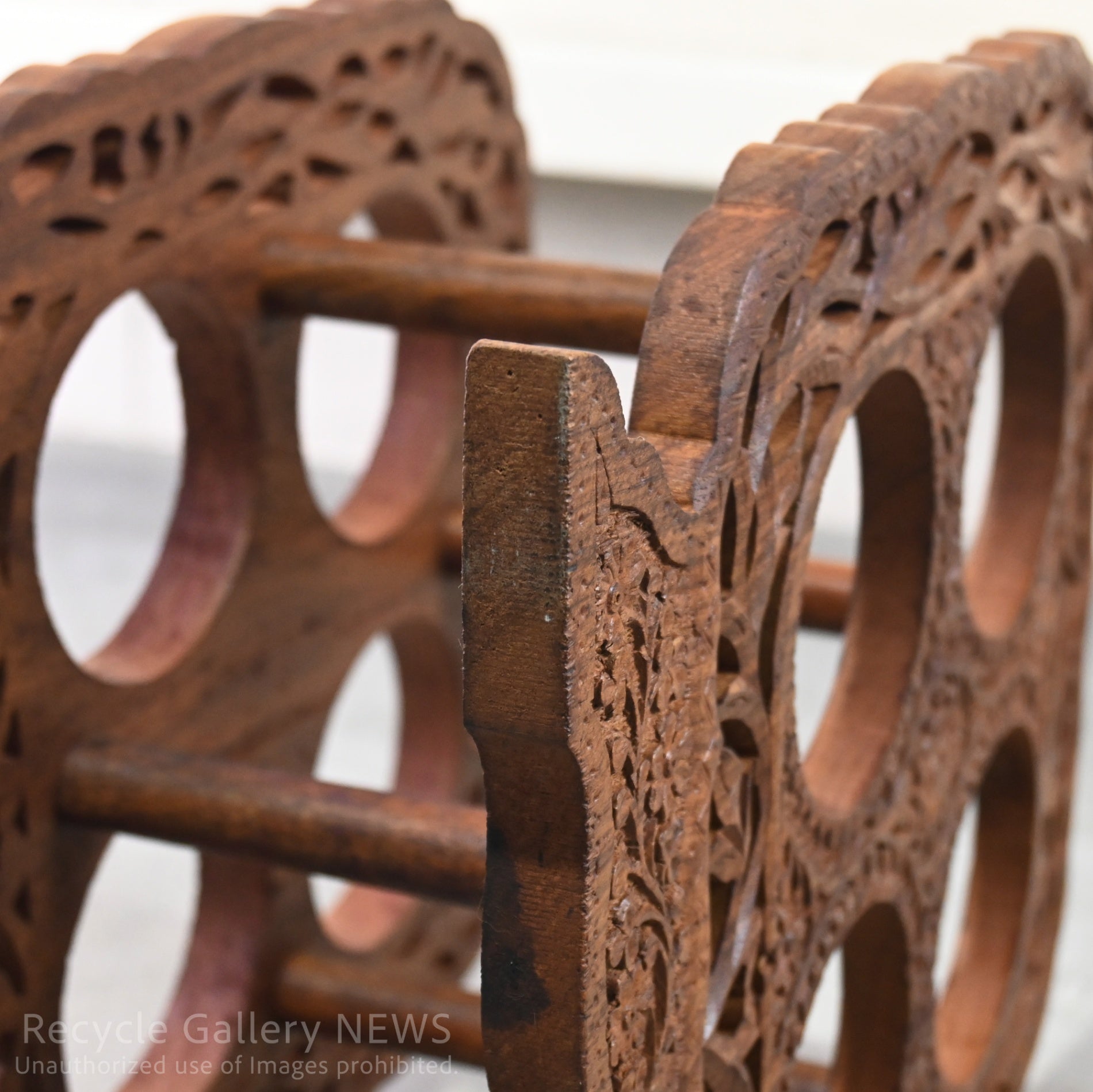 Indian Hand-Carved Wooden Wine Rack Dark Brown Oriental Boho / インド製 ハンドメイド 透かし彫り ワインラック 木製 ダークブラウン 収納ラック オリエンタル アジアンリゾート