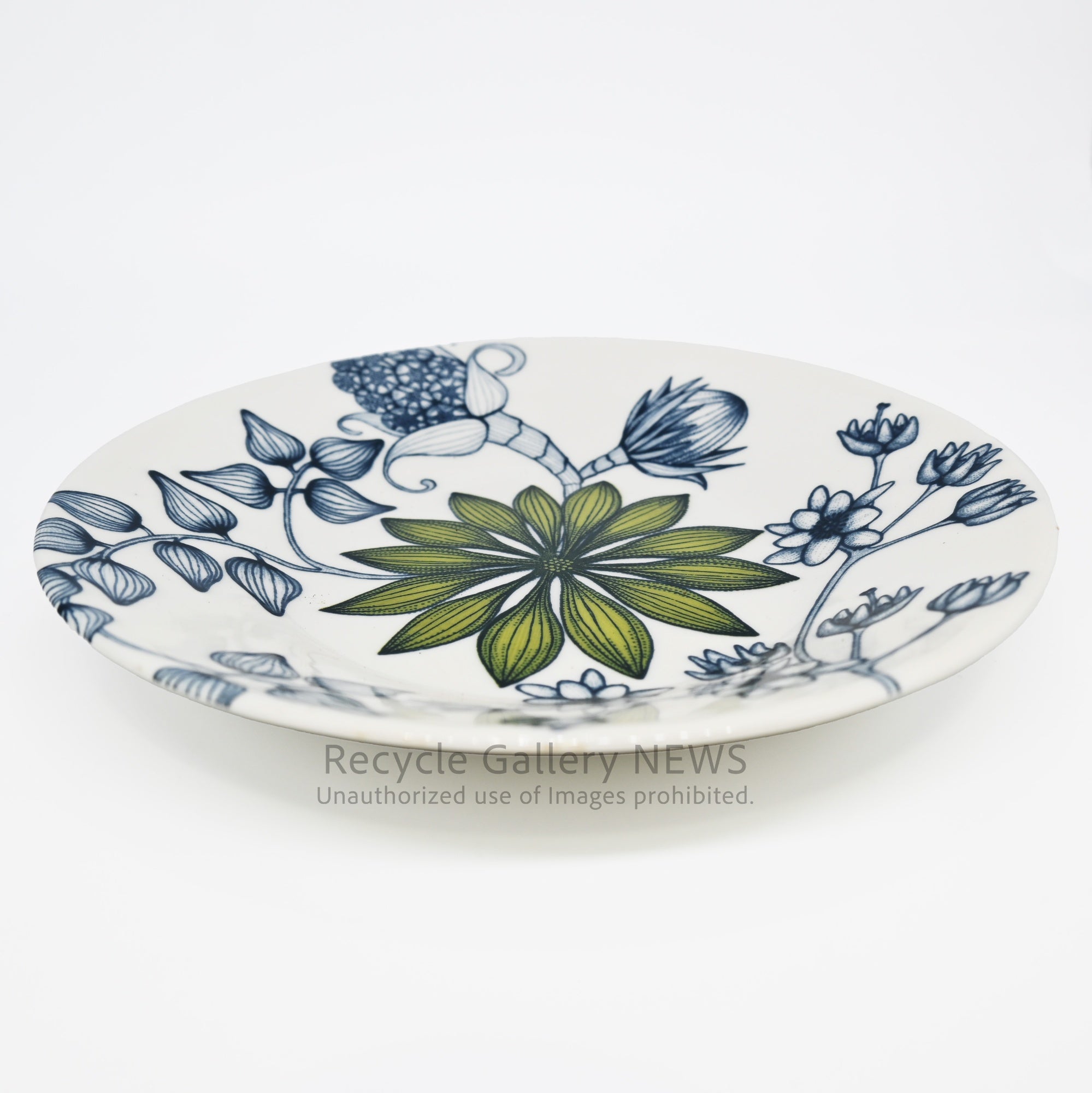 ARABIA  Runo Spring Drop Finland Floral 16.5cm Plate with Old Backstamp, Scandinavian Style / アラビア "ルノ スプリング ドロップ" 16.5cmプレート フィンランド 北欧 花柄  旧スタンプ