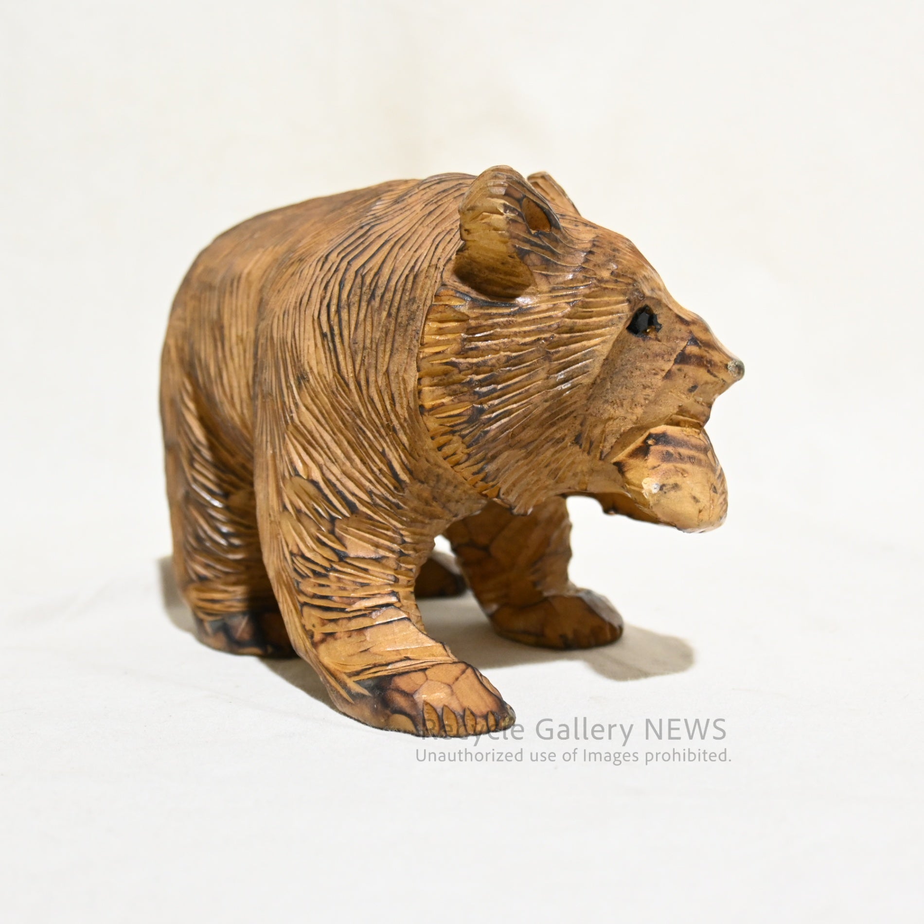 Wooden bear carving Light brown Natural finish Hokkaido souvenir Showa retro Japan / 木彫り 熊 表面焼き ライトブラウン ナチュラル 北海道 お土産 昭和レトロ 日本