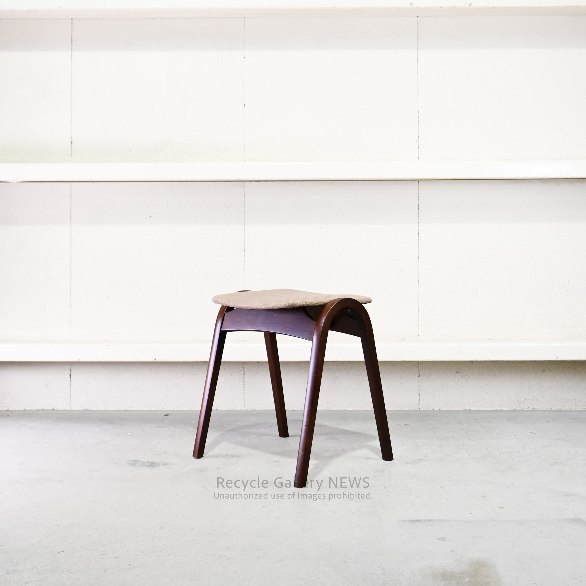 Bentwood "Kenmochi Stool" by Isamu Kenmochi for Akita Mokko Japanese Modern / 秋田木工 剣持スツール 日本 曲木 ジャパニーズモダン 剣持勇