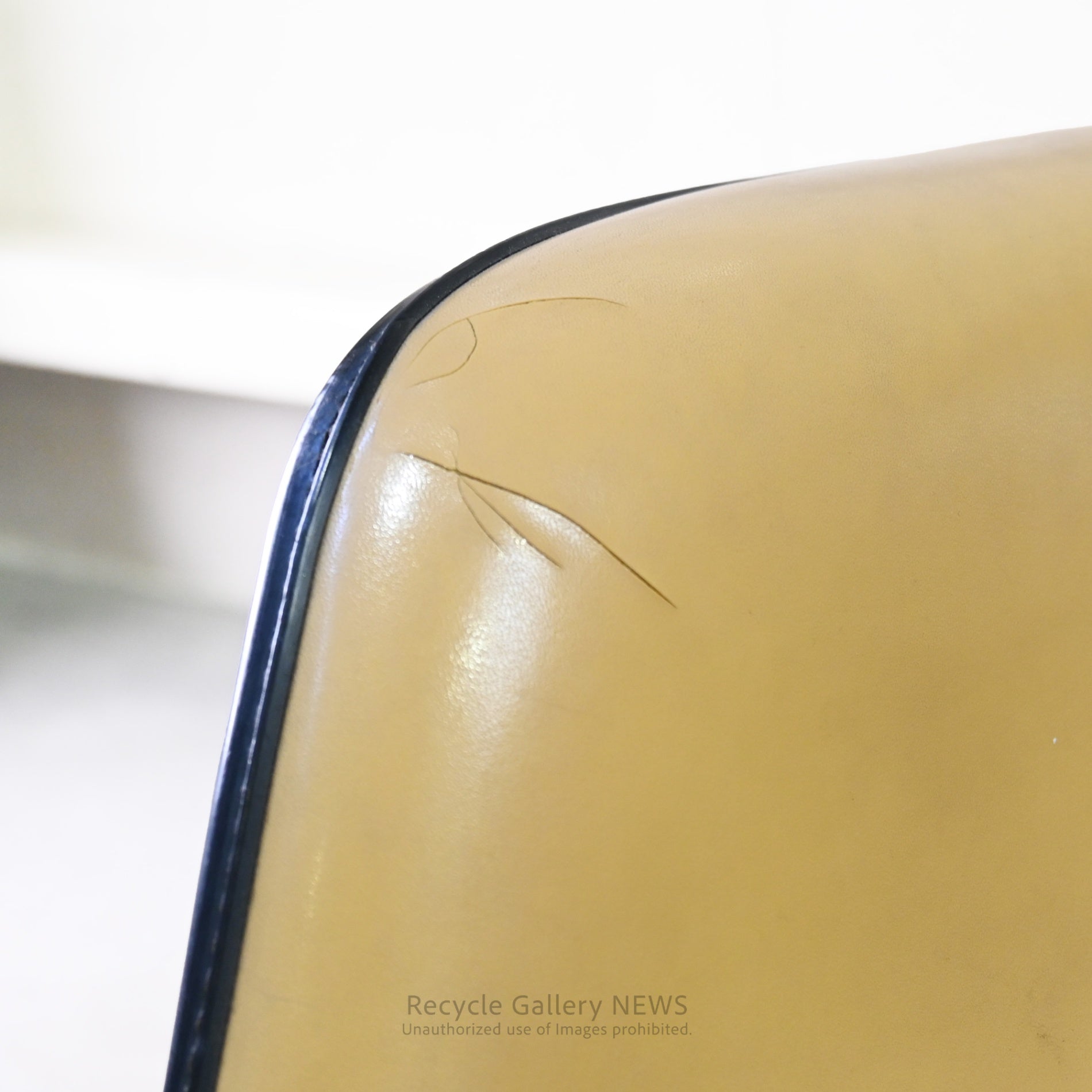 Vintage Herman Miller Eames 1st Generation Arm Shell Chair American Mid Century With Damage / ハーマンミラー イームズ アームシェルチェア 1ｓｔ ﾀﾞﾒｰｼﾞ イームズ夫妻 ミットセンチュリー アメリカ