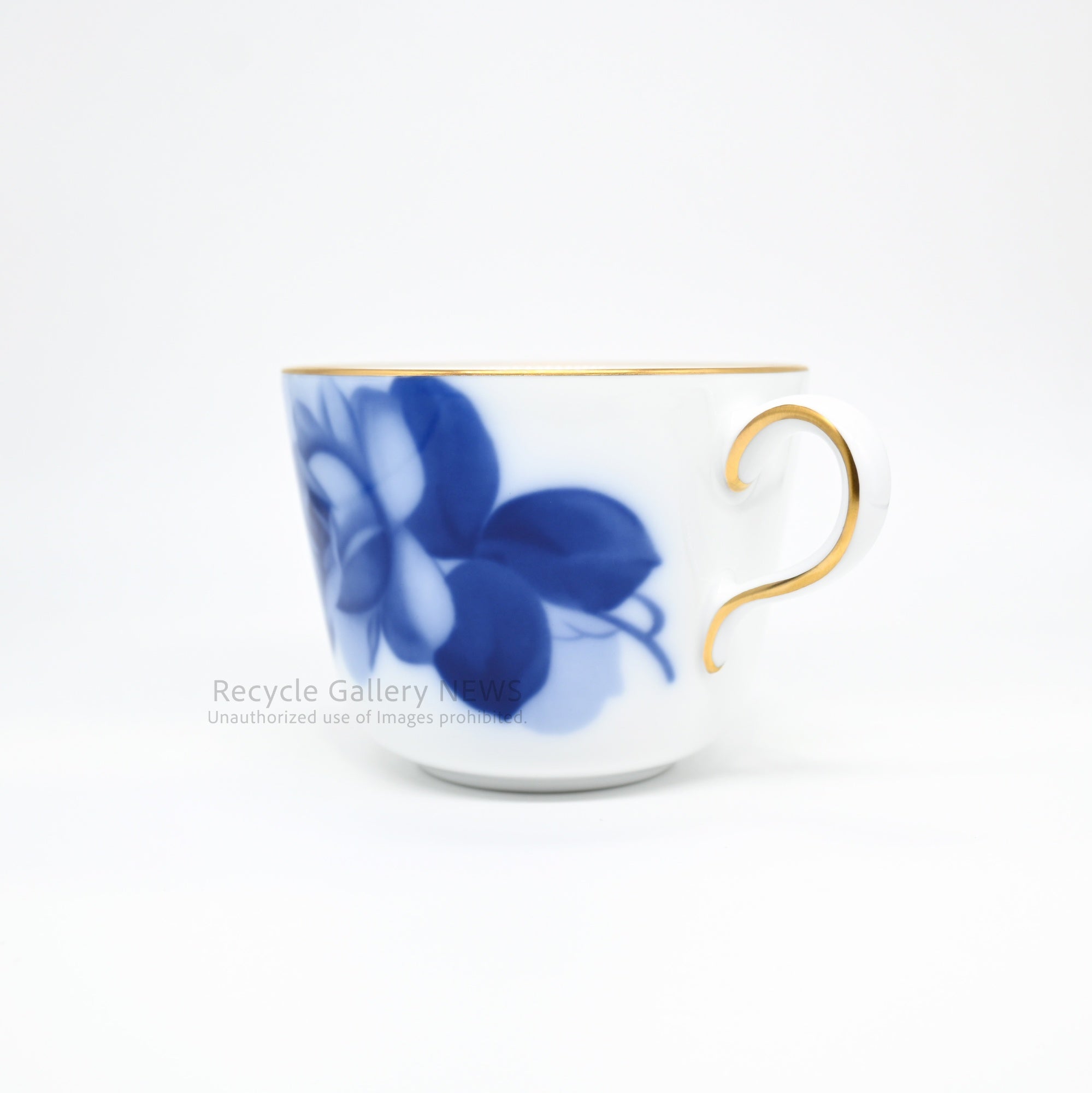 Okura Art China Blue Rose Morning Cup and Saucer White Tableware / 大倉陶園 ブルーローズ 8211 モーニングカップ＆ソーサー ペア 白 青 洋食器