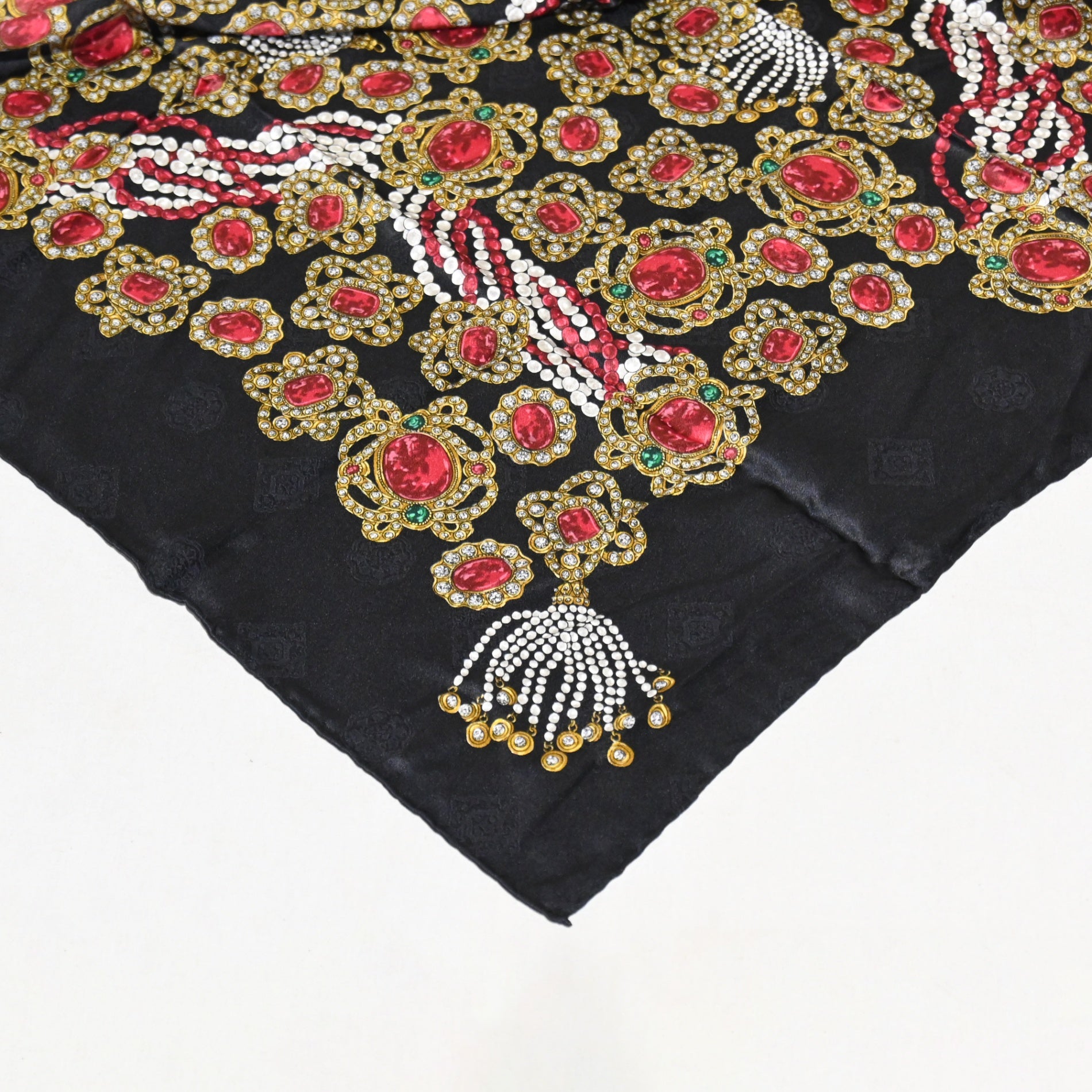 CHANEL Vintage scarf Jewelry pattern Unused / シャネル ヴィンテージ スカーフ 宝石 ジュエリーデザイン 未使用 新古品