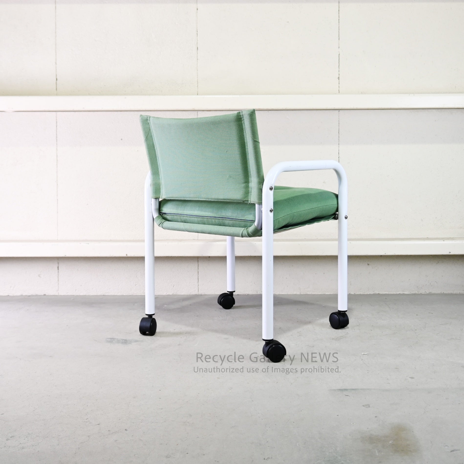 Innovator  Captain Chair Green Color Wood  Metal Sweden Scandinavian Modern Mid-Century / イノベーター キャプテン チェア 緑色 木 金属 スウェーデン 北欧モダン ミッドセンチュリー