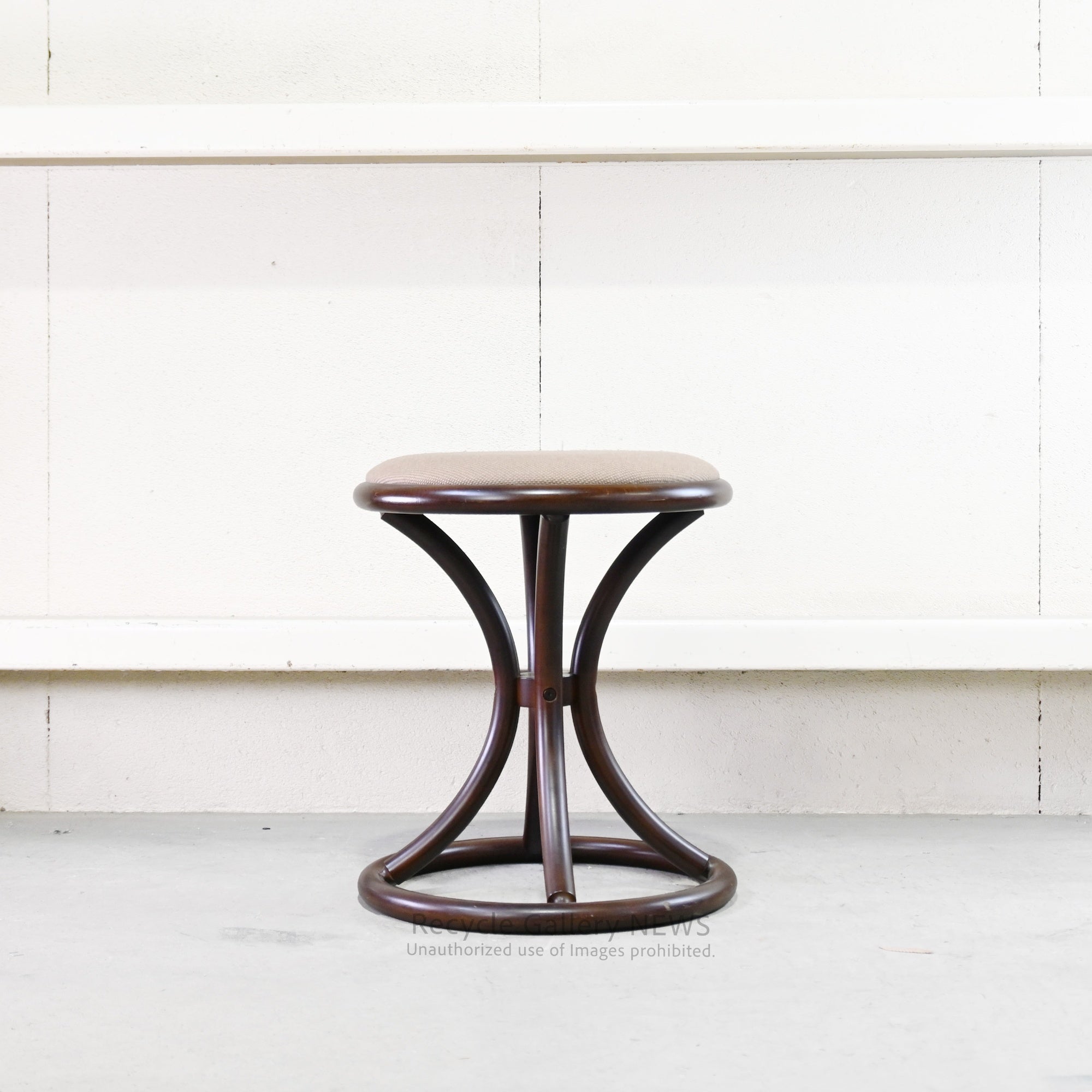 Akita Woodworking Riki Watanabe No. 308 Round Stool, Bentwood Furniture / 秋田木工 渡辺力 No.308 リキラウンドスツール 曲木 家具