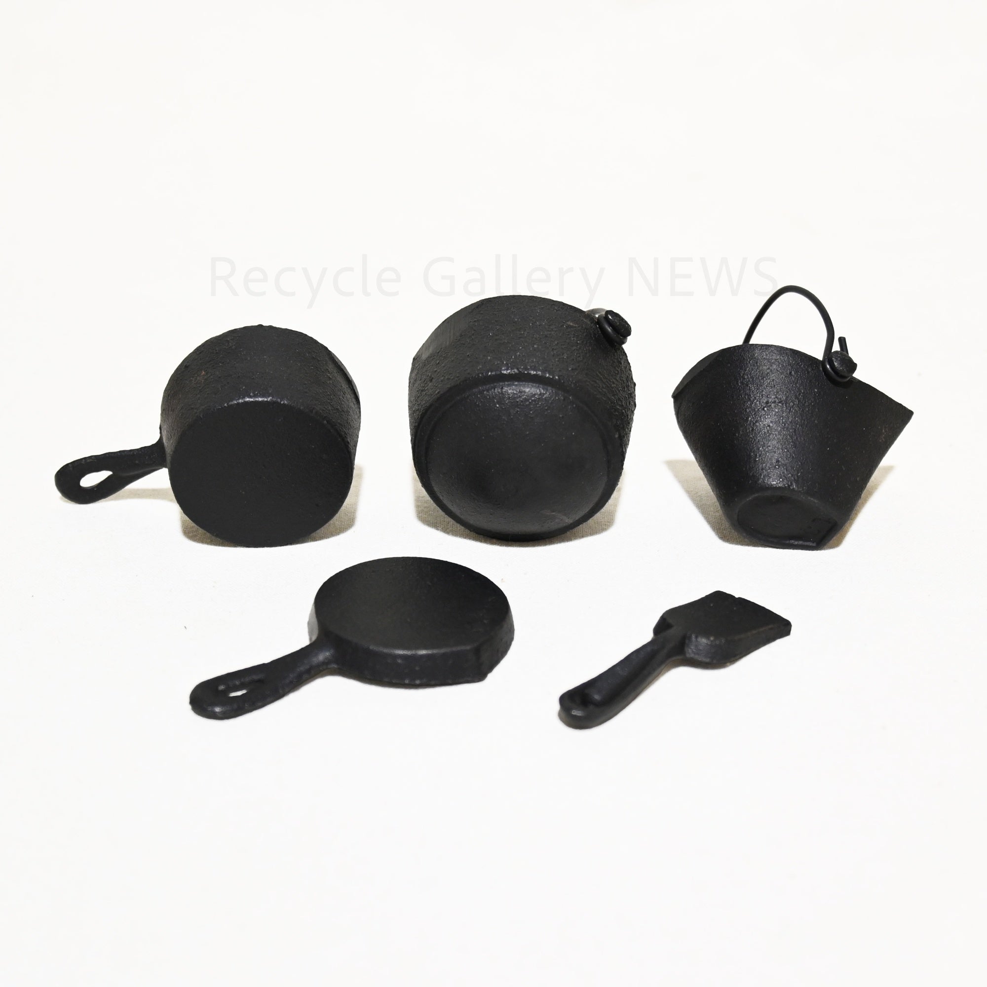 GREY IRON CASTING POTS AND PANS Miniature Iron Pot Set American Vintage Dollhouse / 鉄製 ミニチュア  鍋4点＋ヘラ１点セット アメリカンヴィンテージ ぬい活グッズドールハウス