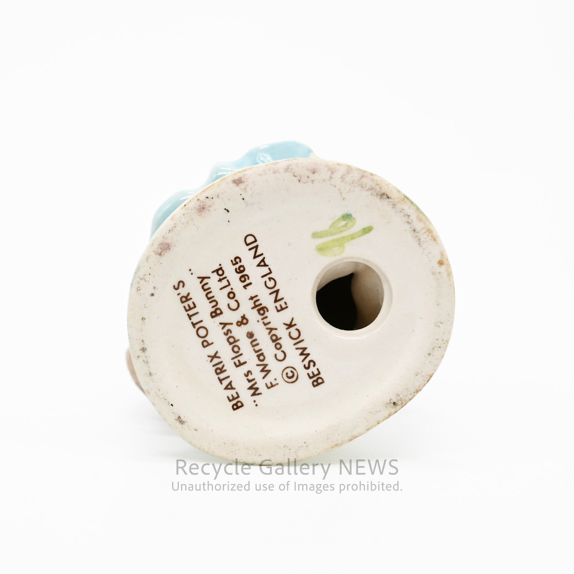 Beswick Peter Rabbit Flopsy Bunny Ceramic Figurine Brown Blue / ベスウィック ピーターラビット フロプシーバニー 陶器 フィギュリン ブラウン ブルー