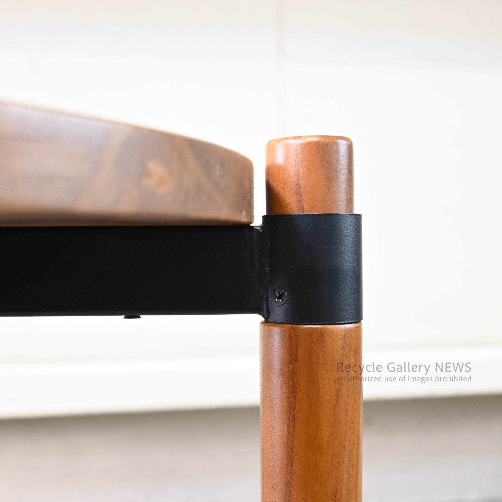 AZUMAYA Round Monkey Pod Side Table　Solid Wood Brown Grain pattern / AZUMAYA モンキーポッド ラウンドサイドテーブル 無垢材 茶色 木目