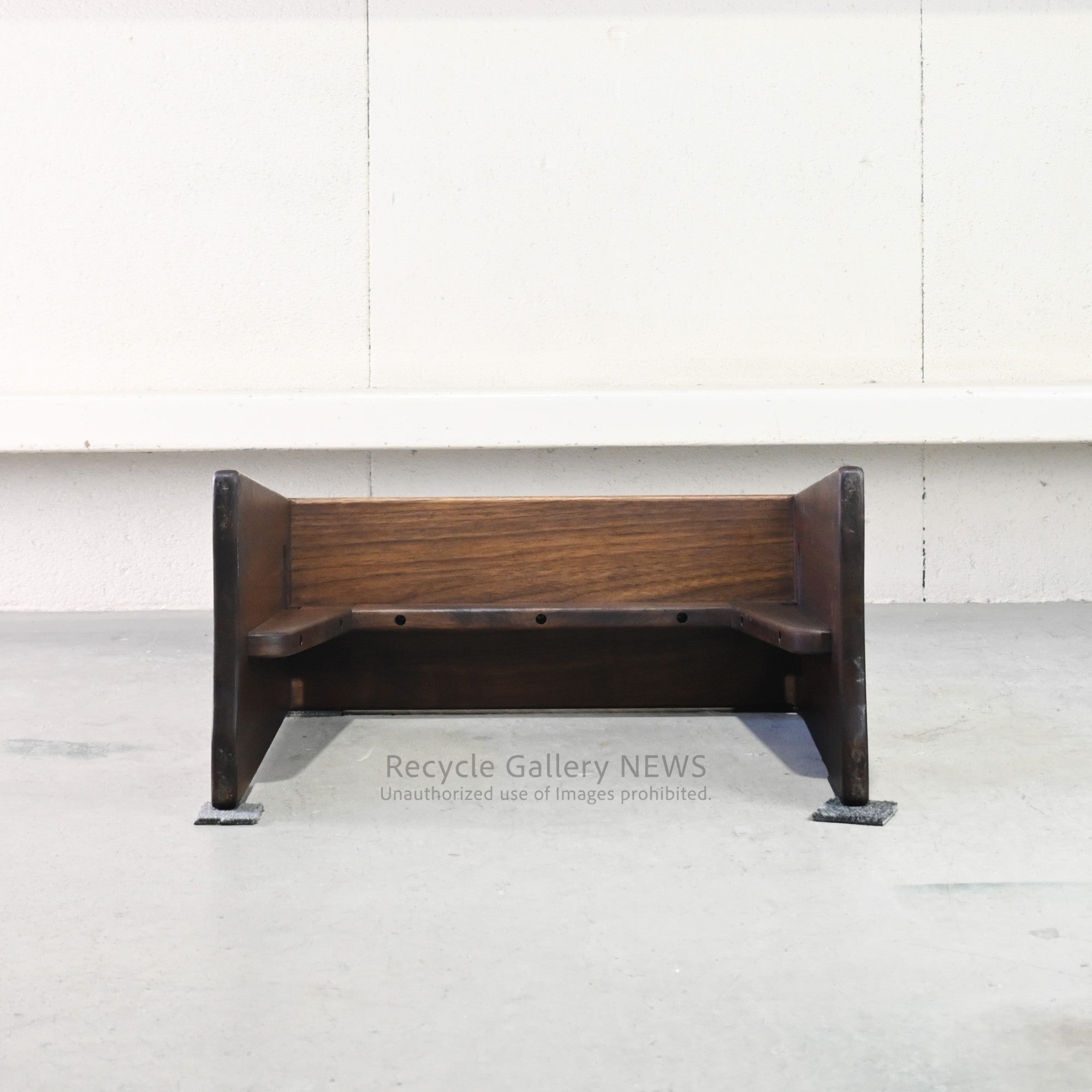 Kuwaya "Ridgeline 48" Solid Wood Multi Stool & Arm Table Japan / クワヤ リッジライン 48 マルチスツール 日本 ウォールナット ベランダ アームテーブル