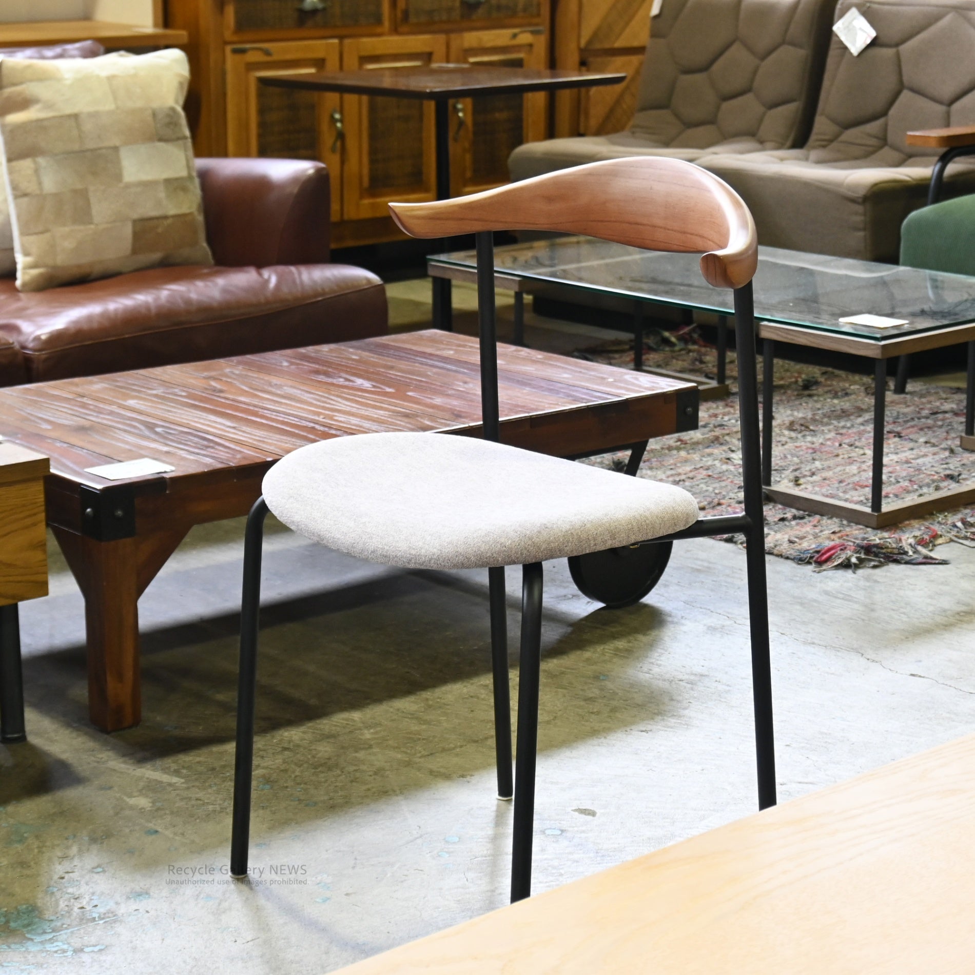 Seki Furniture Atom Chair Glay-White Wooden  Steel  Industrial  Vintage  Cafe style / 関家具 アトムチェア 座面グレーホワイト 木材 スチール インダストリアル ヴィンテージ カフェスタイル