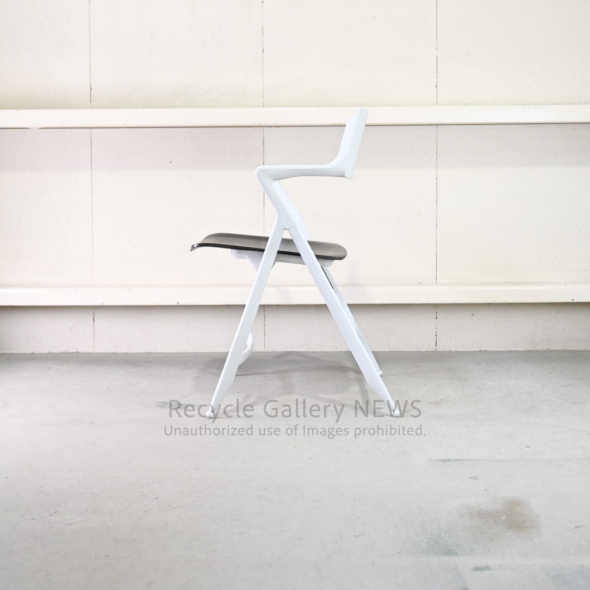 Discontinued Plywood Seat  kartell Dolly chair by Antonio Citterio Italy Milan /  カルテル  ドリー チェア イタリアミラノ アントニオ・チッテリオ プライウッド座面 廃盤品