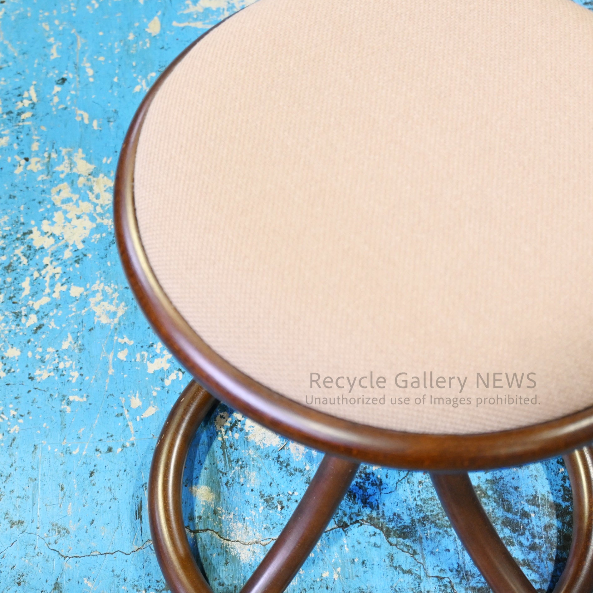 Akita Woodworking Riki Watanabe No. 308 Round Stool, Bentwood Furniture / 秋田木工 渡辺力 No.308 リキラウンドスツール 曲木 家具