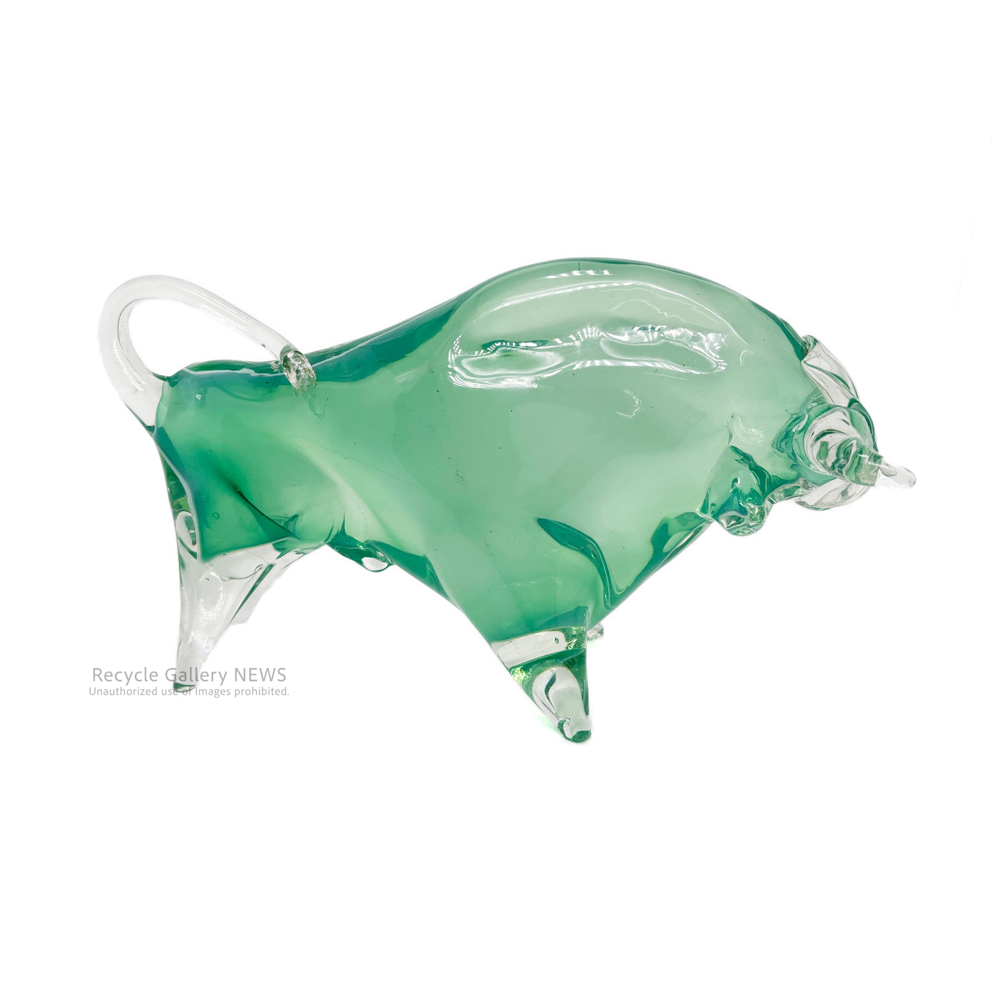 Glass bull figurine Green / ガラス製 闘牛 オブジェ エメラルドグリーン