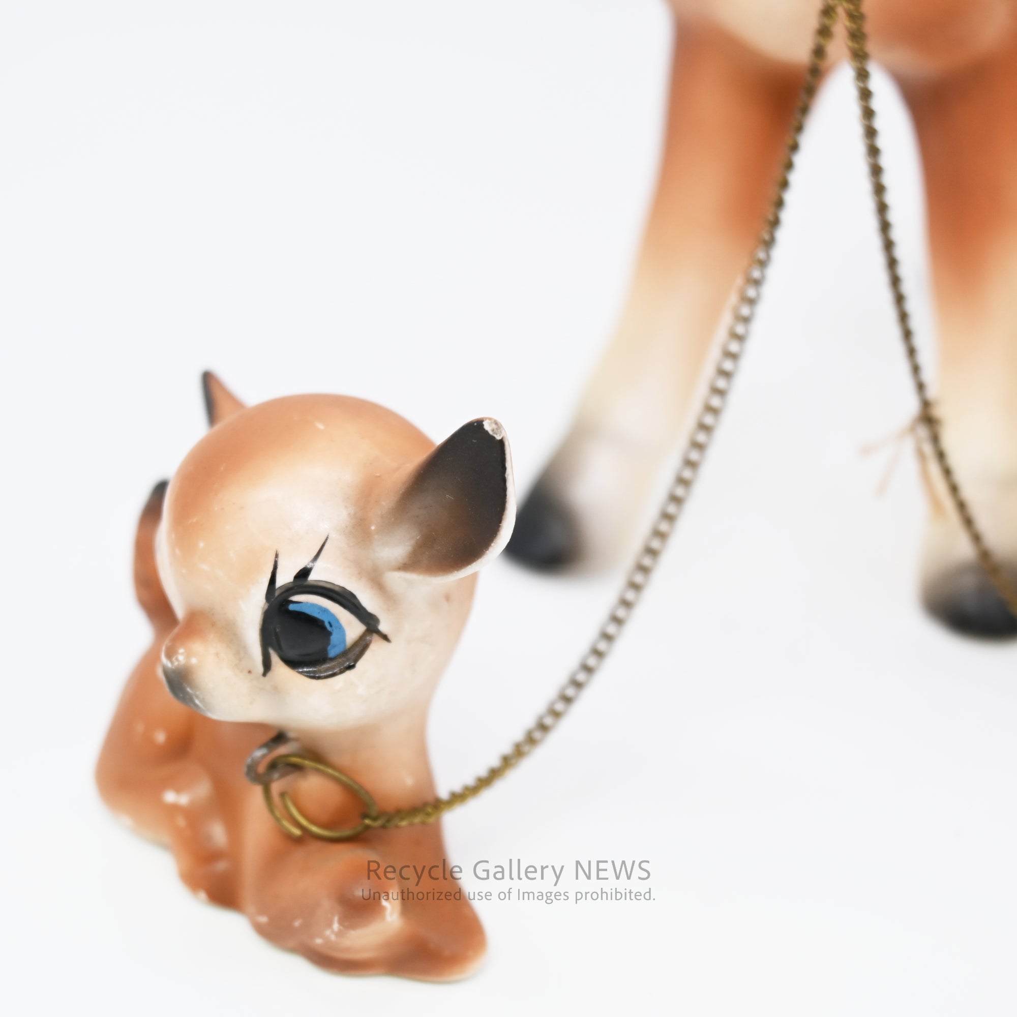 Deer and baby Bambi ceramic figurine 1950s Showa retro Japan / 鹿の親子 バンビ 陶器 置物 オブジェ 1950年代 昭和レトロ 日本