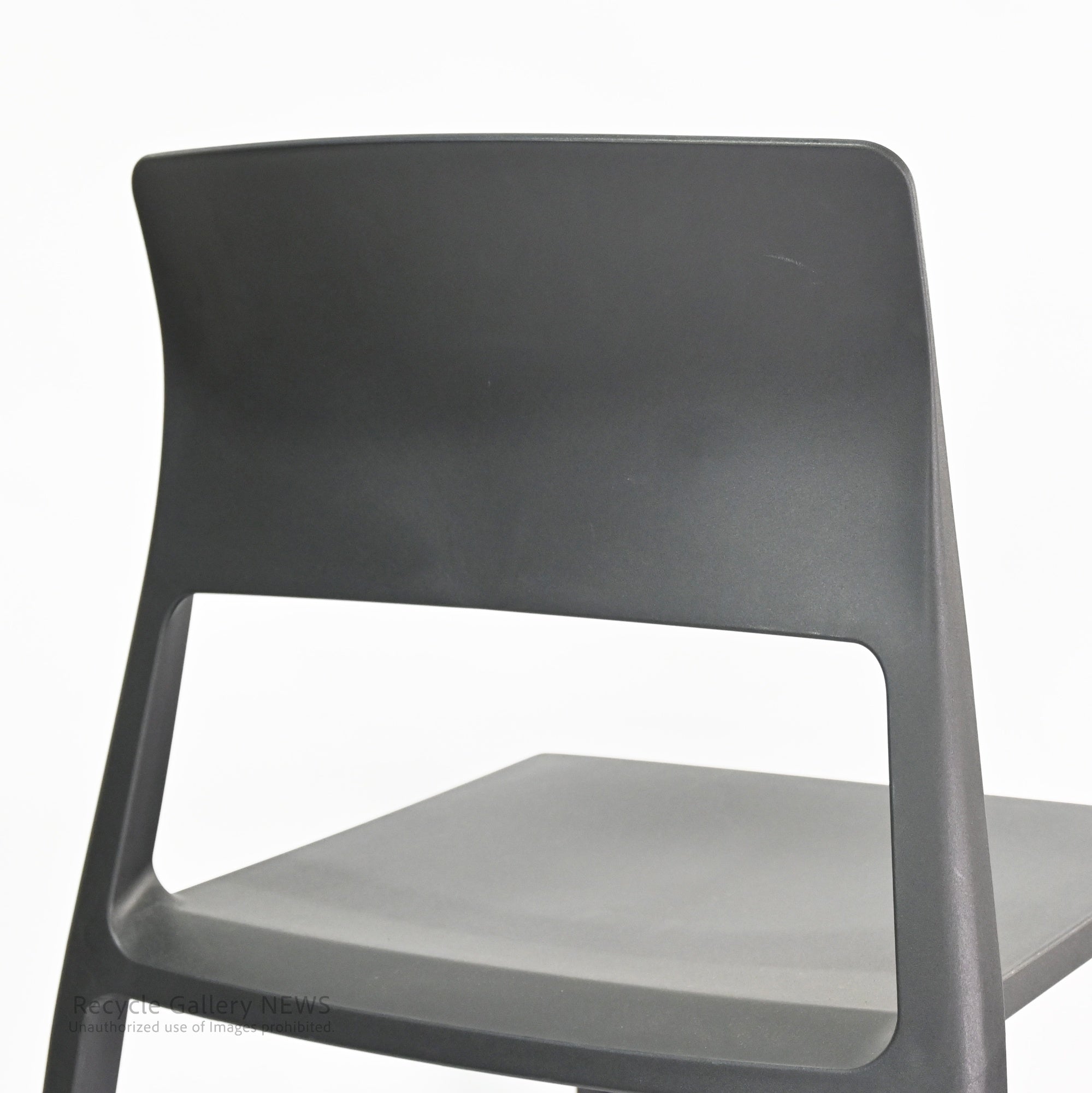 vitra tiptonchair Swiss Product Design by Architects Edward Barber & Jay Osgerby / ヴィトラ ティップ トン チェアー  スイス プロダクトデザイン 建築家 　エドワード・バーバー ジェイ・オズガビー