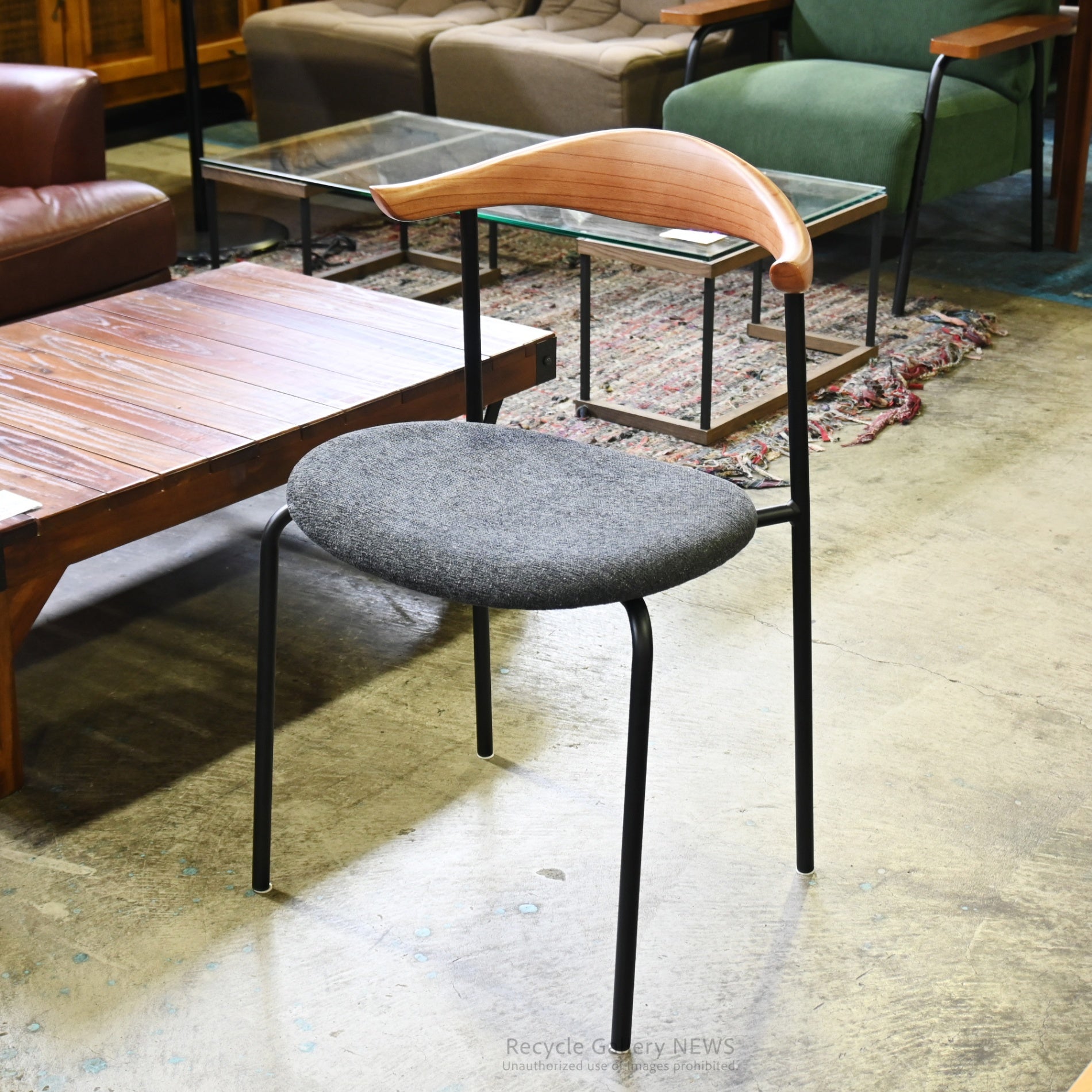 Seki Furniture Atom Chair Black Wooden  Steel  Industrial  Vintage  Cafe style / 関家具 アトムチェア 座面黒色 木材 スチール インダストリアル ヴィンテージ カフェスタイル
