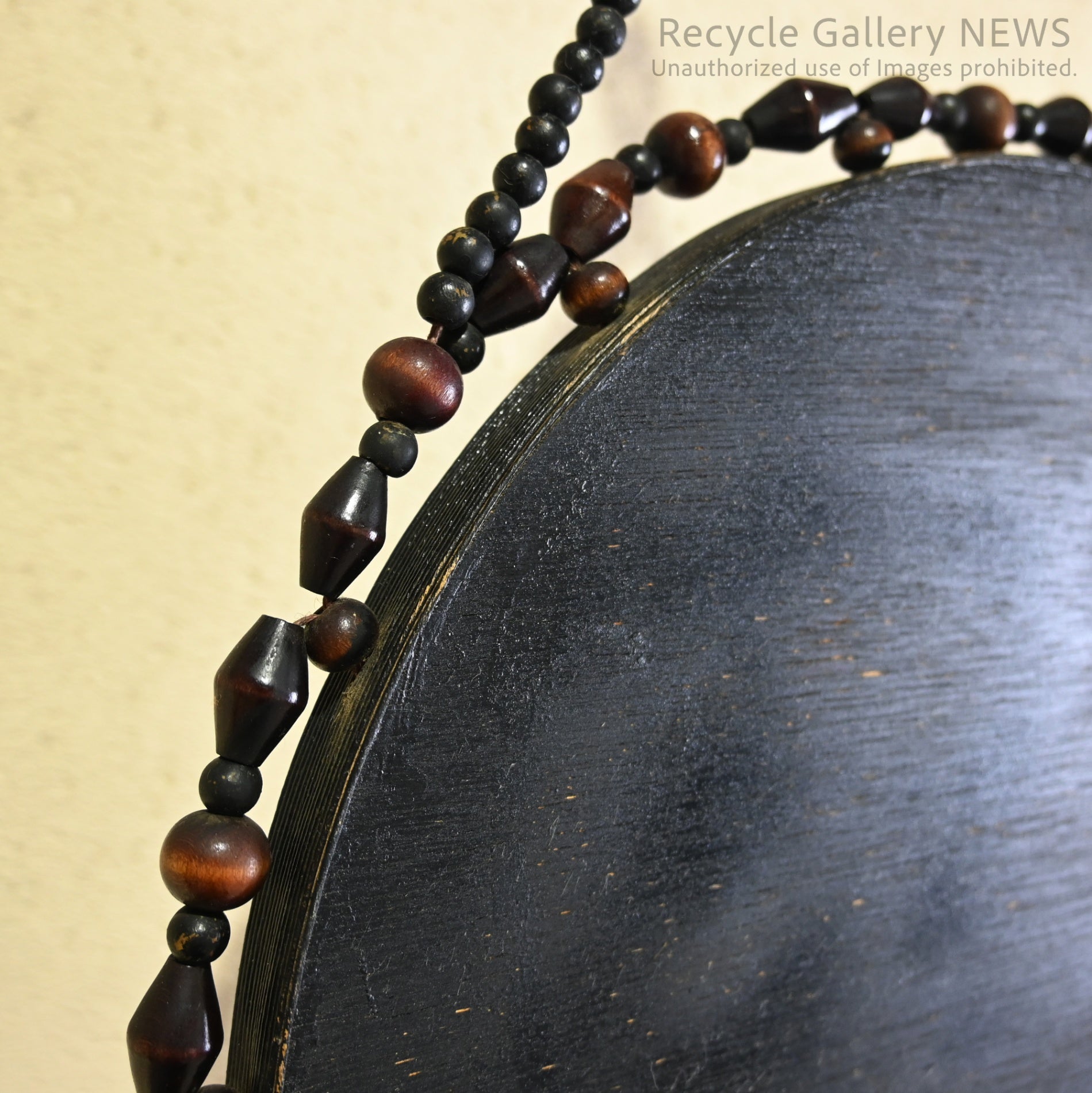 Vintage Wooden Beads Wall Mirror Showa Retro Ethnic Red Black Brown / ヴィンテージ 壁掛け ウッドビーズミラー 八幡山ボウル 昭和レトロ エスニック 赤 黒 茶