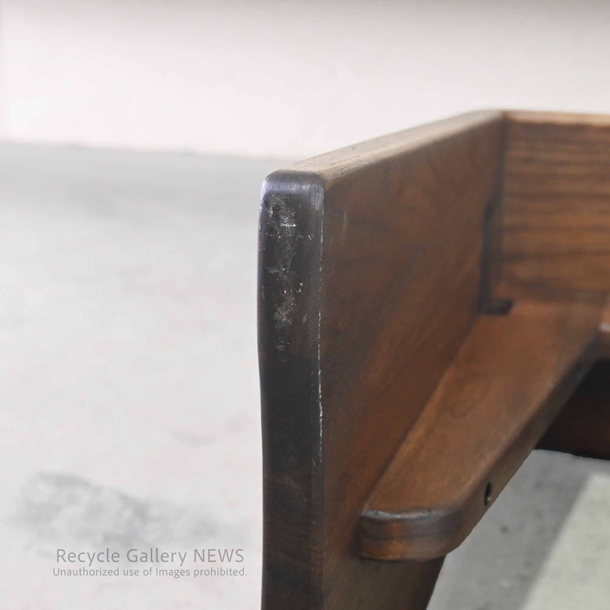 Kuwaya "Ridgeline 48" Solid Wood Multi Stool & Arm Table Japan / クワヤ リッジライン 48 マルチスツール 日本 ウォールナット ベランダ アームテーブル