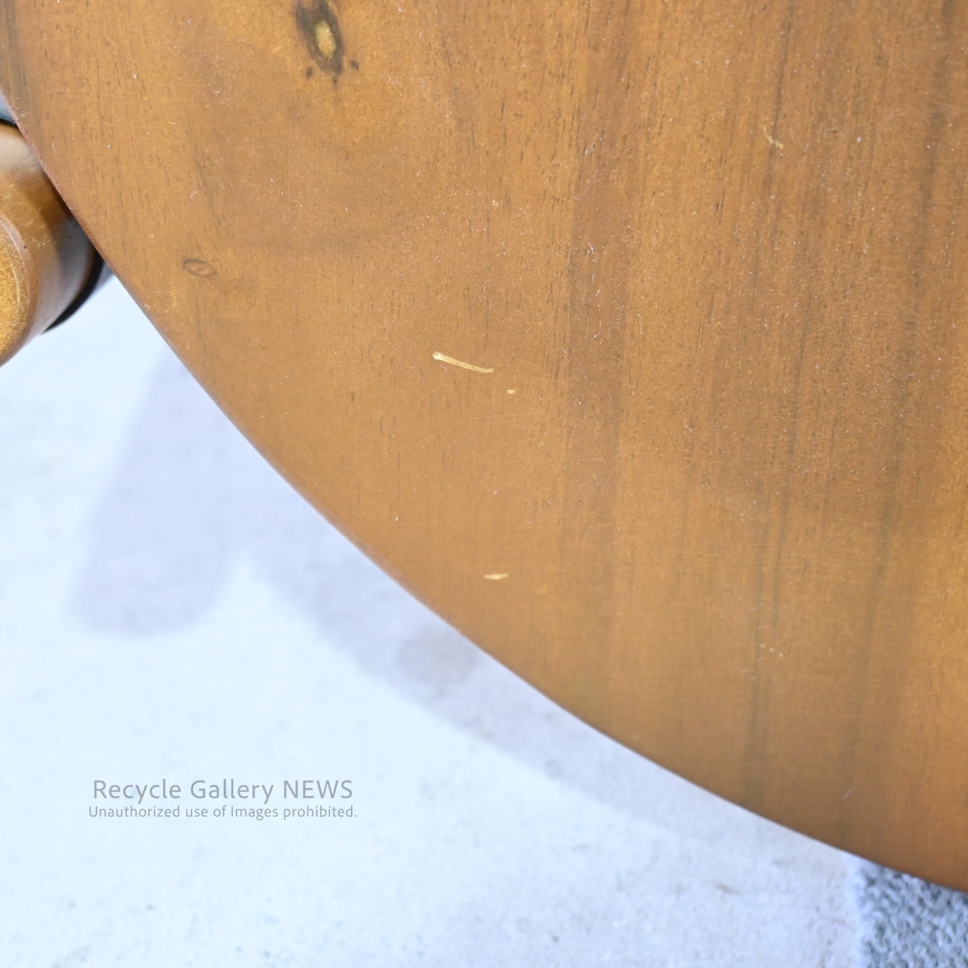 AZUMAYA Round Monkey Pod Side Table　Solid Wood Brown Grain pattern / AZUMAYA モンキーポッド ラウンドサイドテーブル 無垢材 茶色 木目