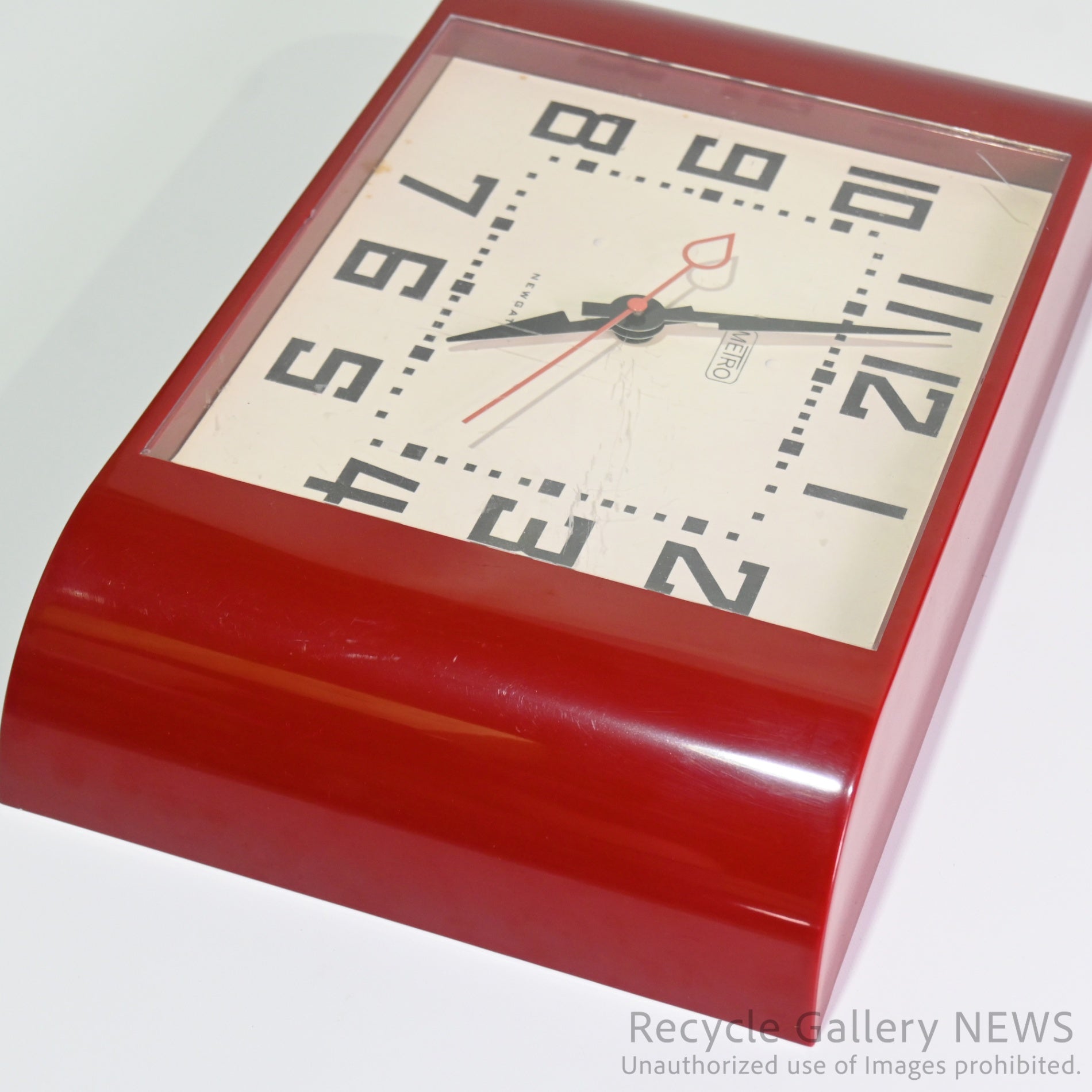 NEWGATE "METRO" Wall Clock Red / ニューゲート "メトロ" 壁掛け時計 赤
